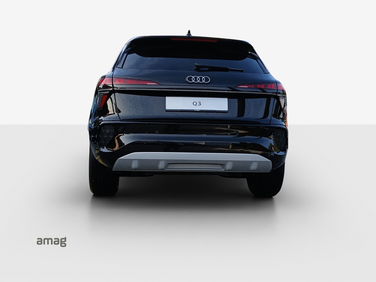 AUDI Q3 SUV 110 kW TFSI S tronic-image-3