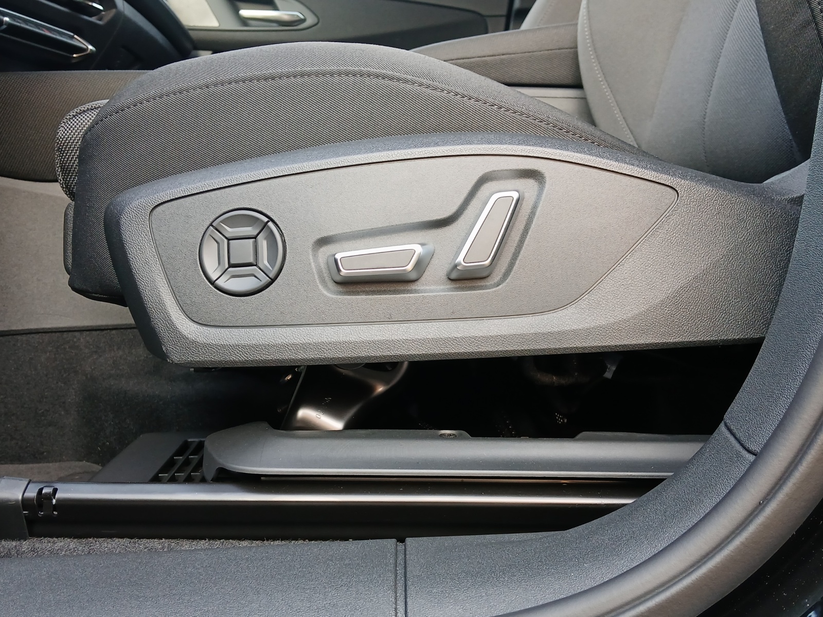 AUDI Q3 SUV 110 kW TFSI S tronic-image-14