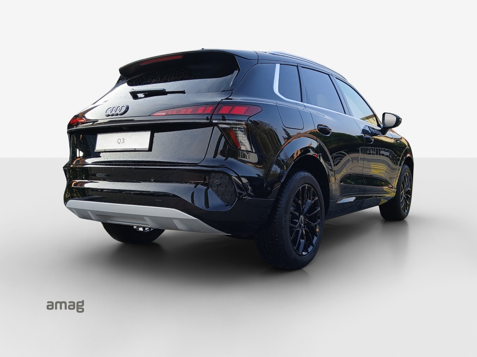 AUDI Q3 SUV 110 kW TFSI S tronic-image-4