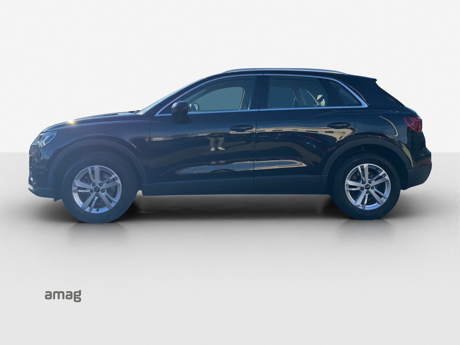 AUDI Q3 35 TFSI Attraction S-tronic-image-1