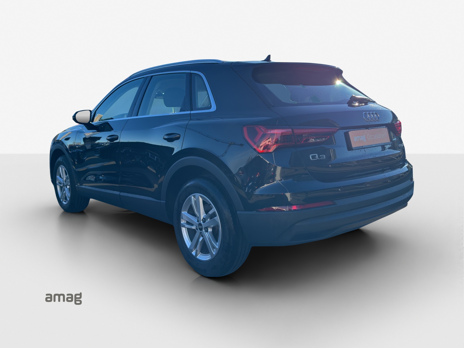 AUDI Q3 35 TFSI Attraction S-tronic-image-2
