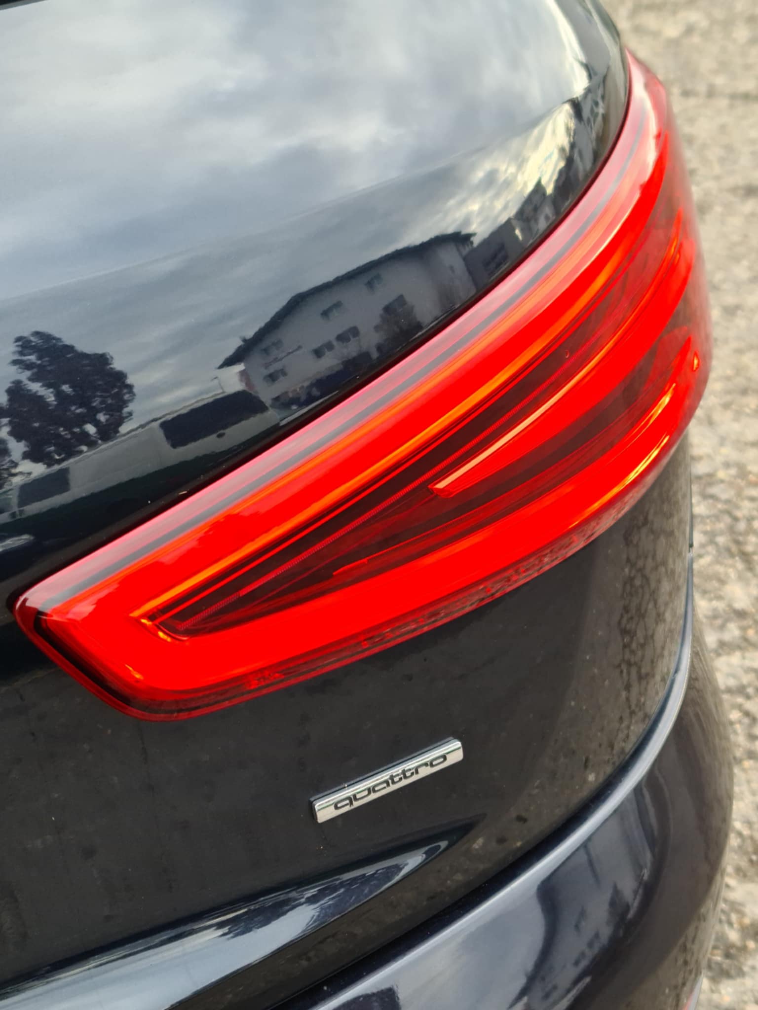 AUDI Q3 2.0 TFSI quattro S-tronic-image-7