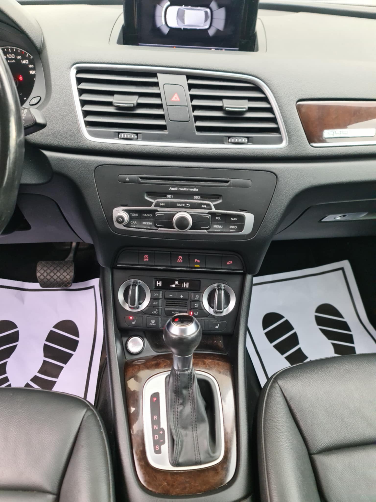 AUDI Q3 2.0 TFSI quattro S-tronic-image-10