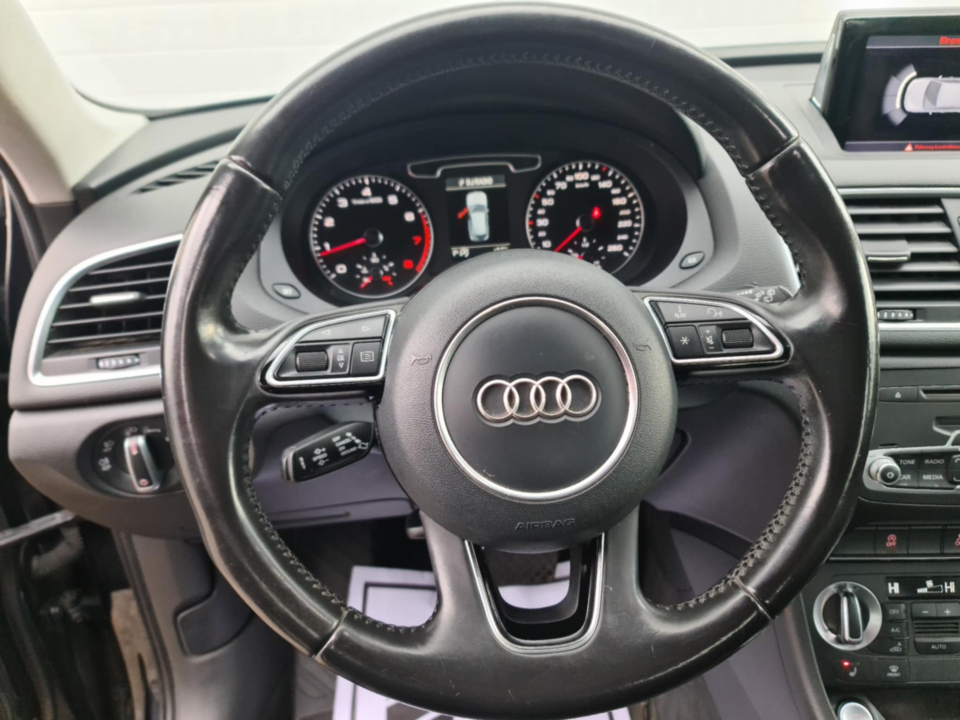 AUDI Q3 2.0 TFSI quattro S-tronic-image-12