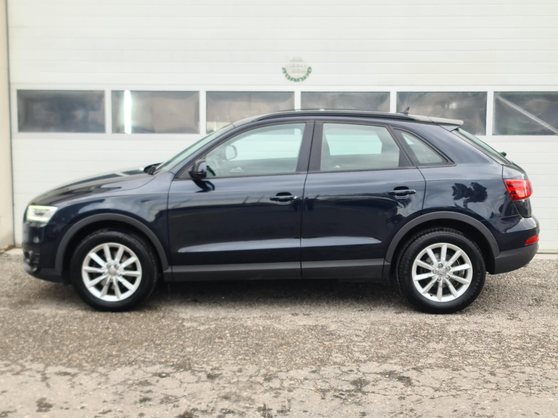 AUDI Q3 2.0 TFSI quattro S-tronic-image-4