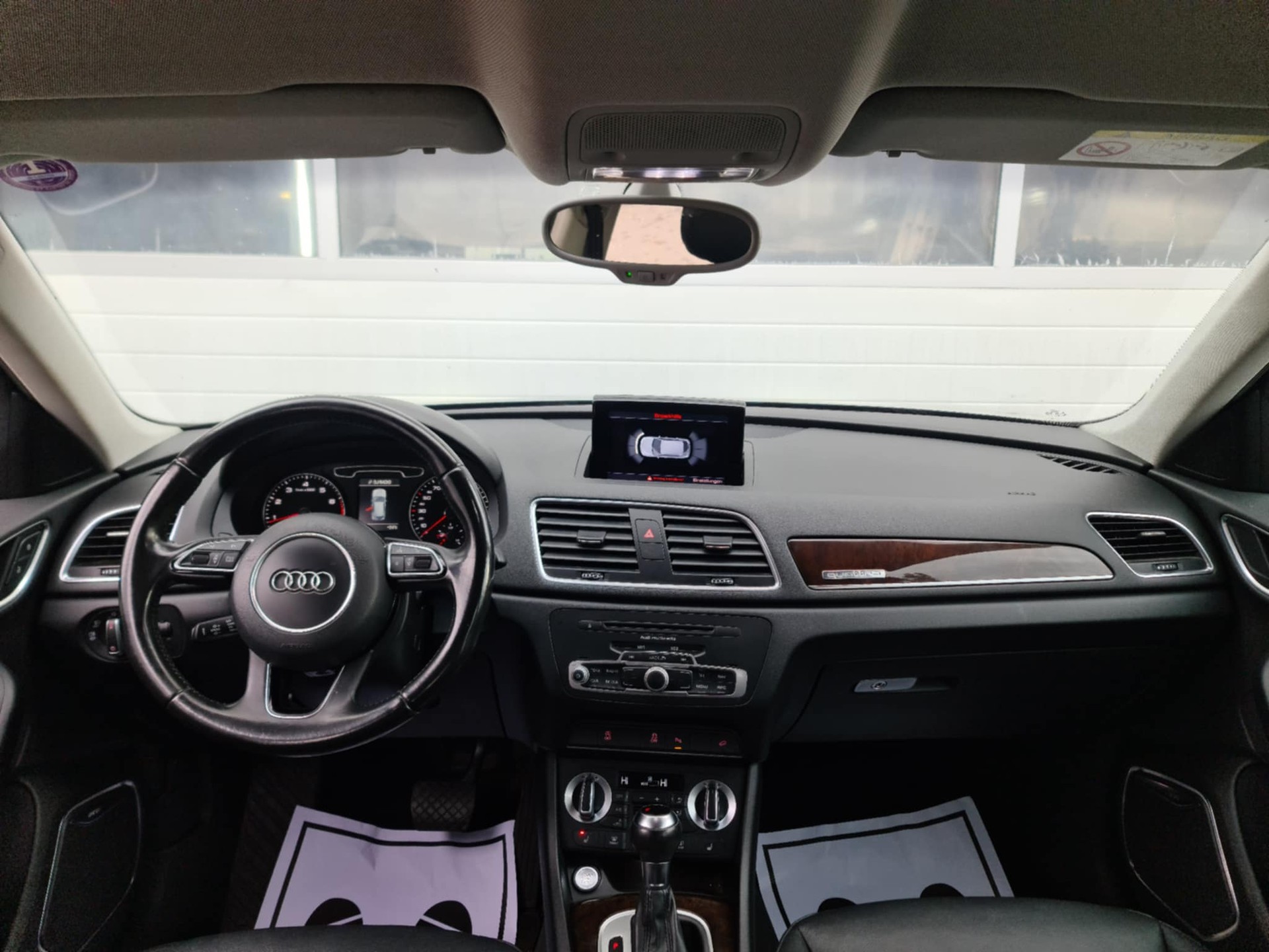 AUDI Q3 2.0 TFSI quattro S-tronic-image-9