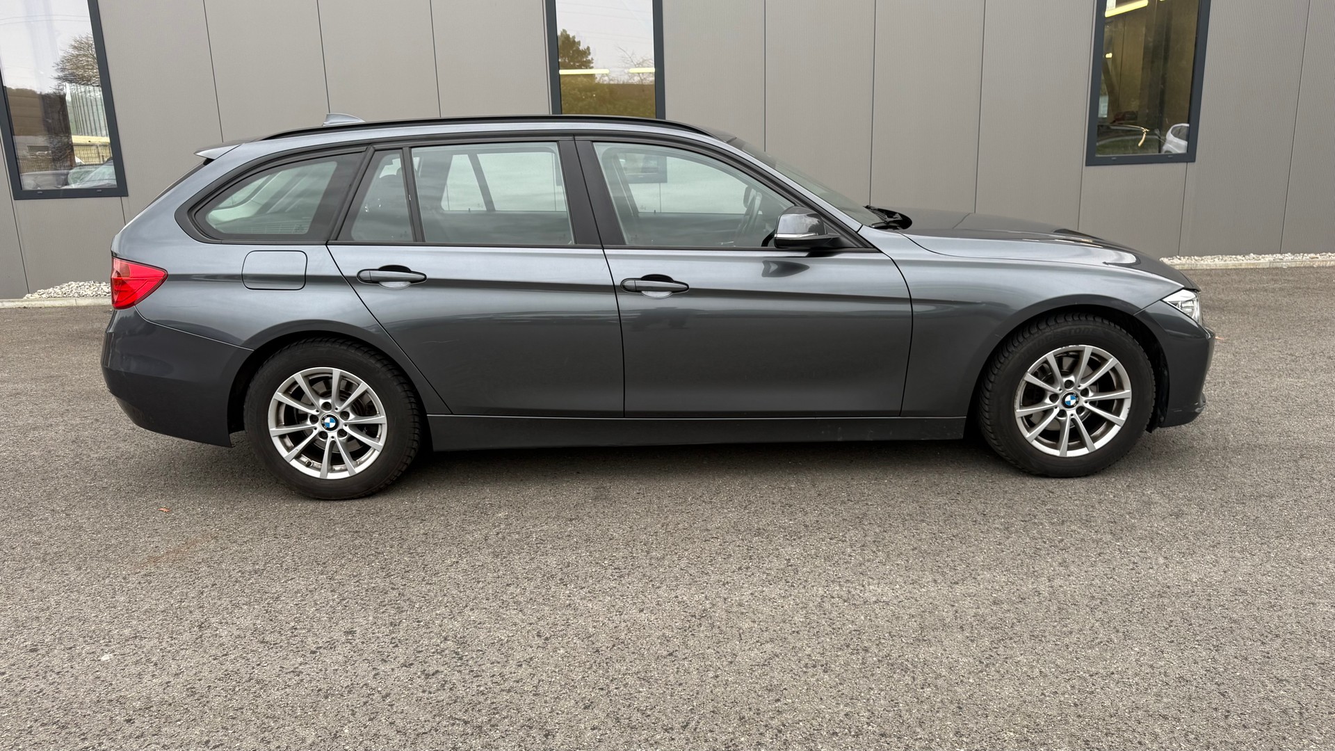 BMW 318d Touring Steptronic-image-5