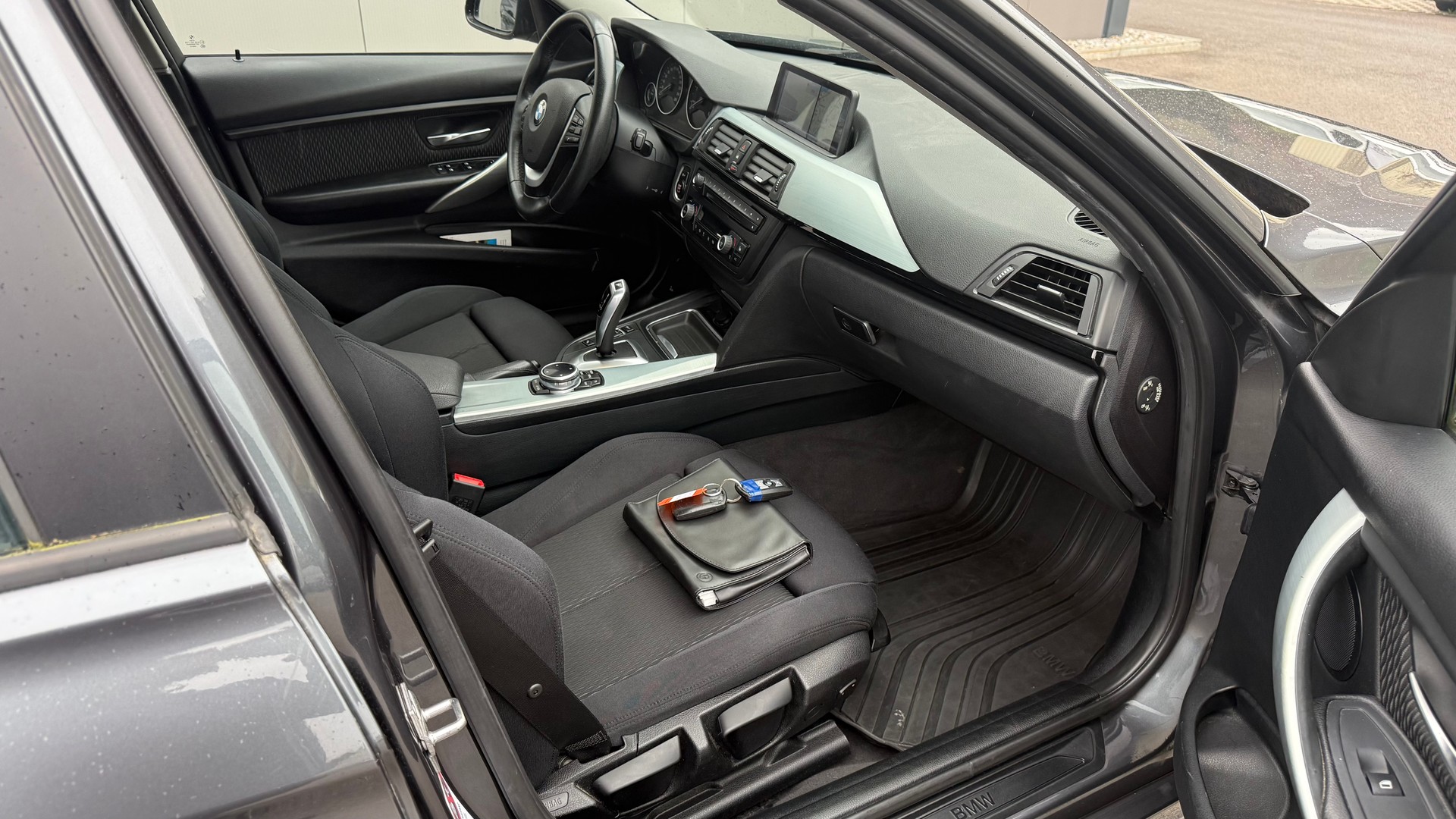 BMW 318d Touring Steptronic-image-7