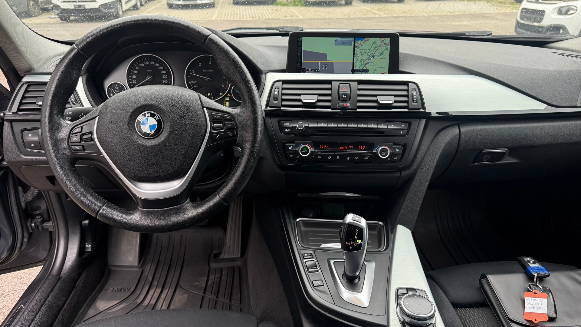 BMW 318d Touring Steptronic-image-8