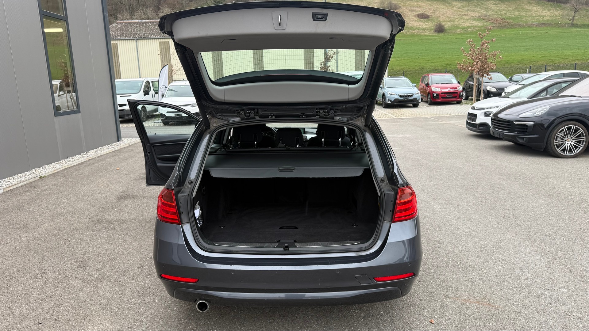 BMW 318d Touring Steptronic-image-10