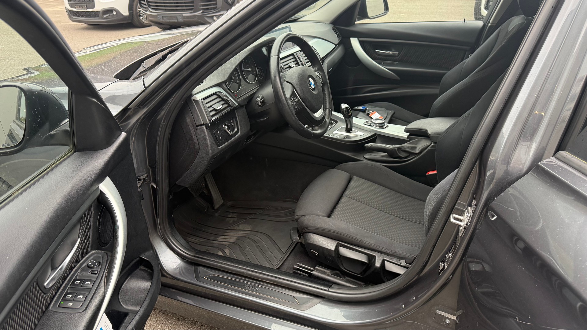 BMW 318d Touring Steptronic-image-9