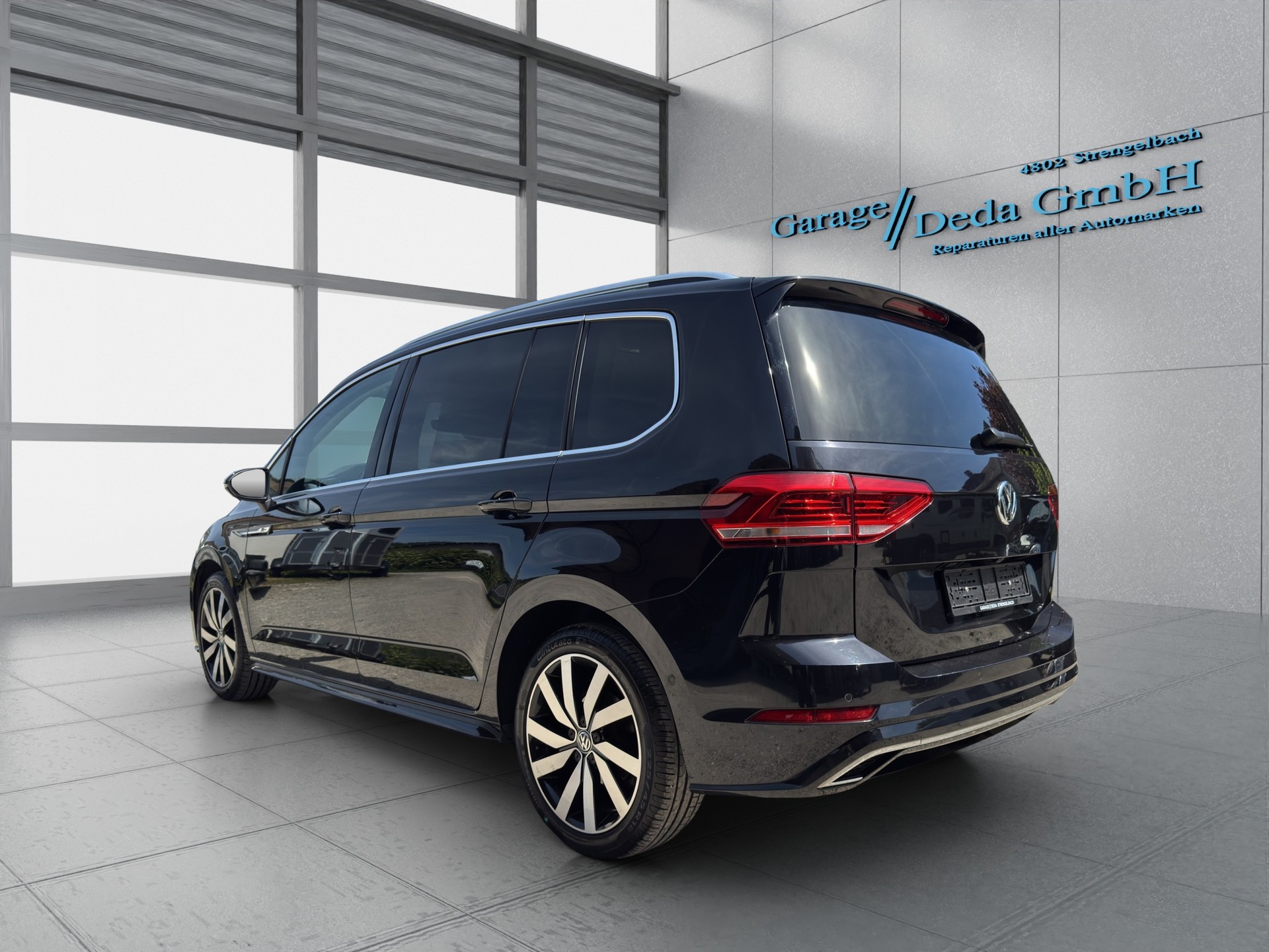 VW Touran 1.5 TSI Highline EVO R Line DSG 7 Plätzer-image-2