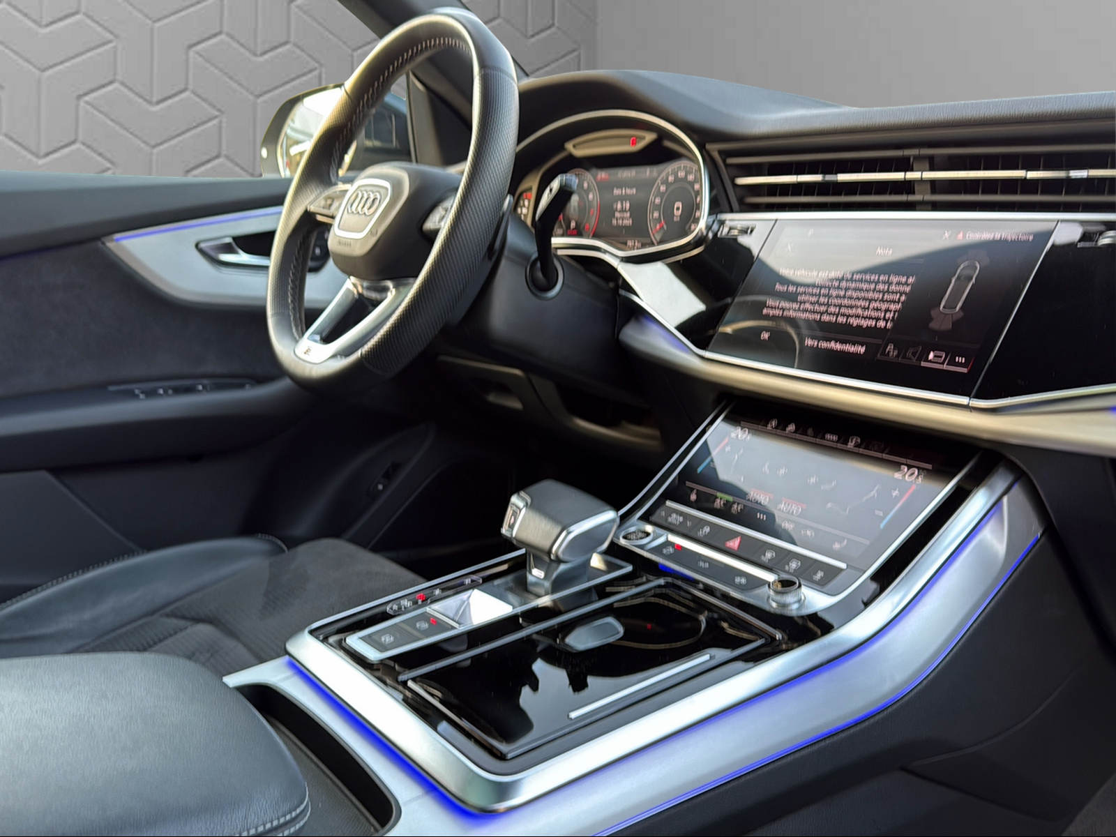 AUDI Q8 55 TFSI Black Edition quattro tiptronic-image-14