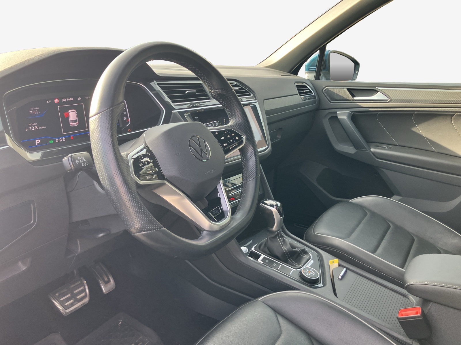 VW Tiguan 2.0TSI R-Line 4Motion DSG-image-8