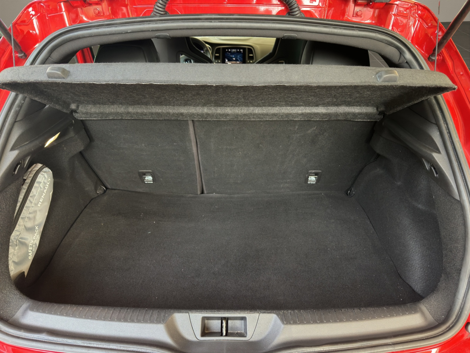 RENAULT Mégane Sport 1.8 T Trophy EDC-image-16