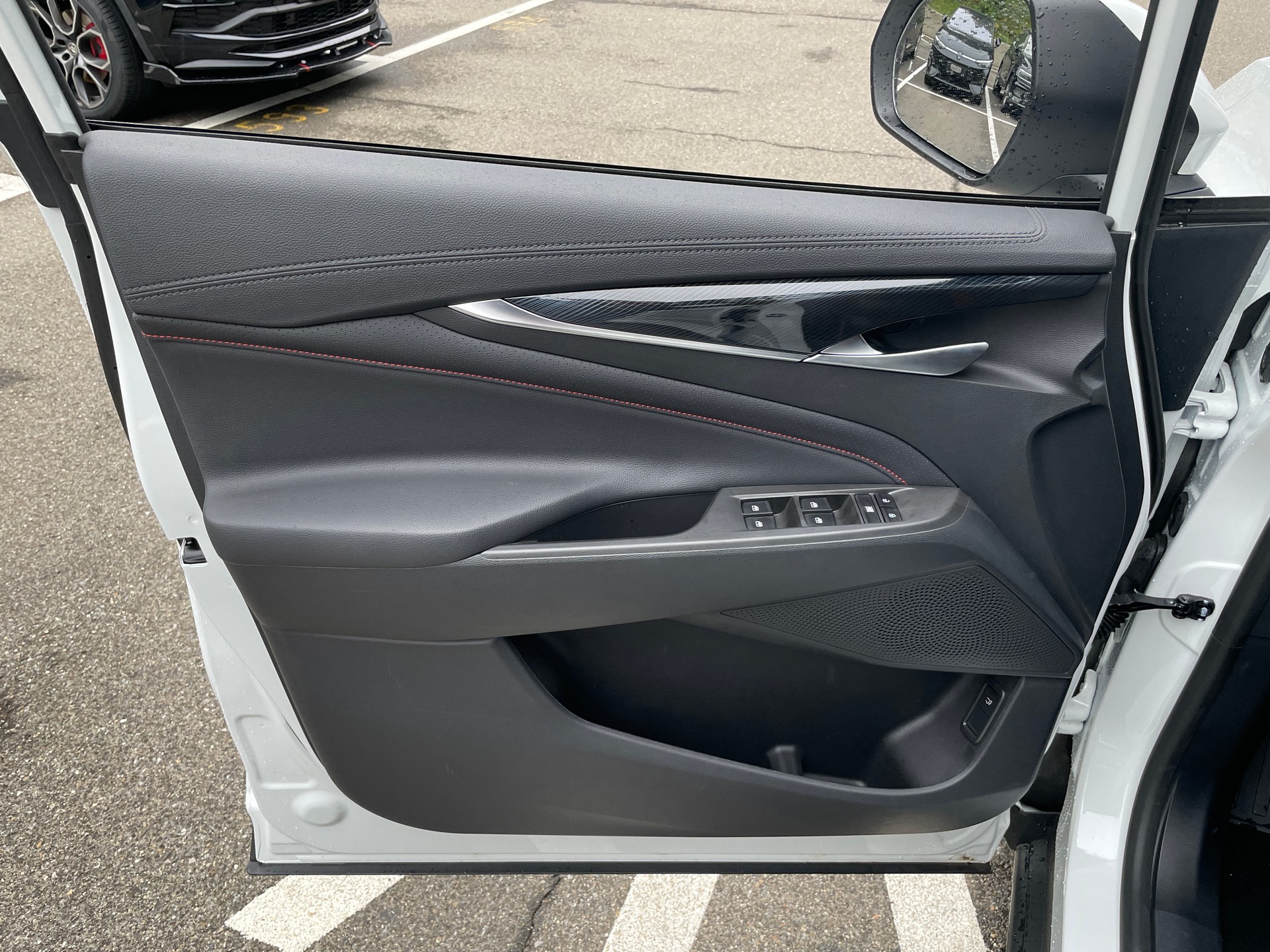 MAXUS eUniq 5 Grand Wagon 6-Sitzer 70kWh-image-8