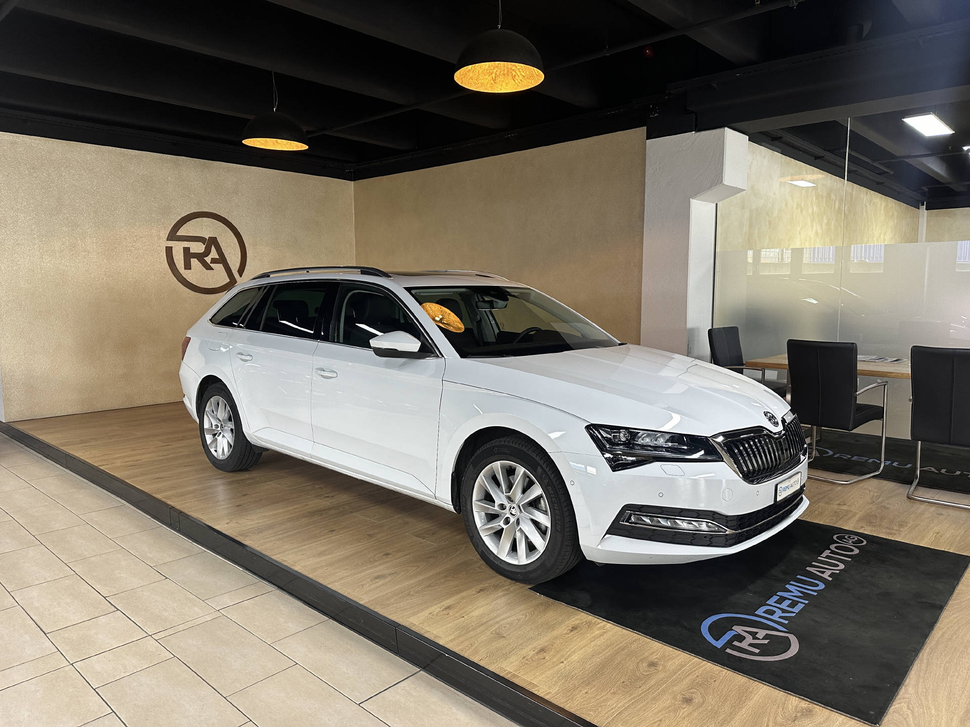 SKODA Superb 1.5 TSI Style DSG-image-2