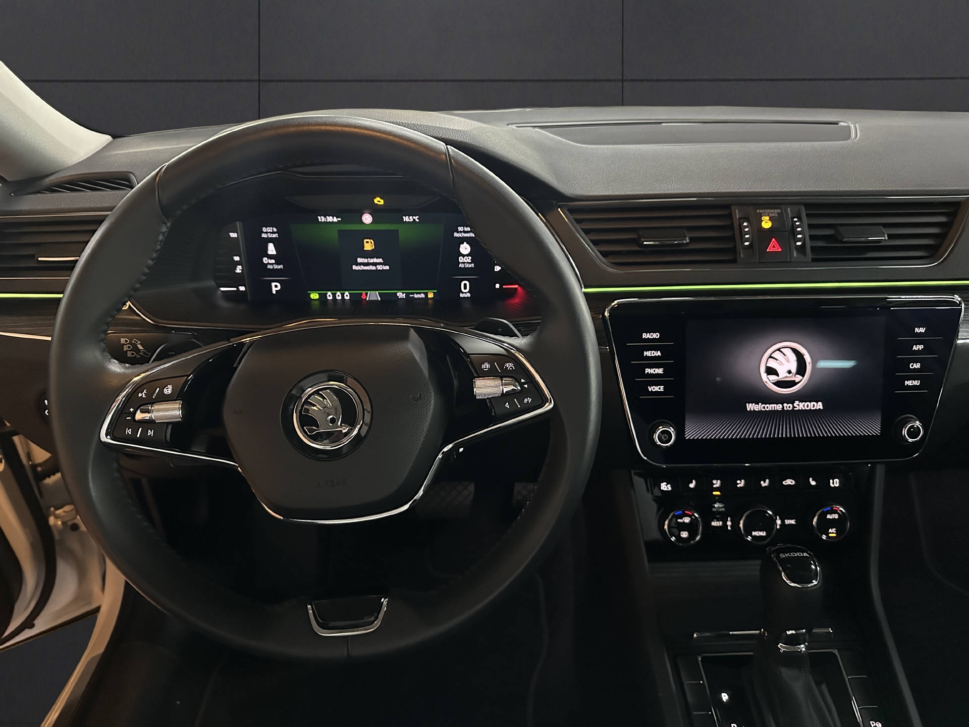 SKODA Superb 1.5 TSI Style DSG-image-14