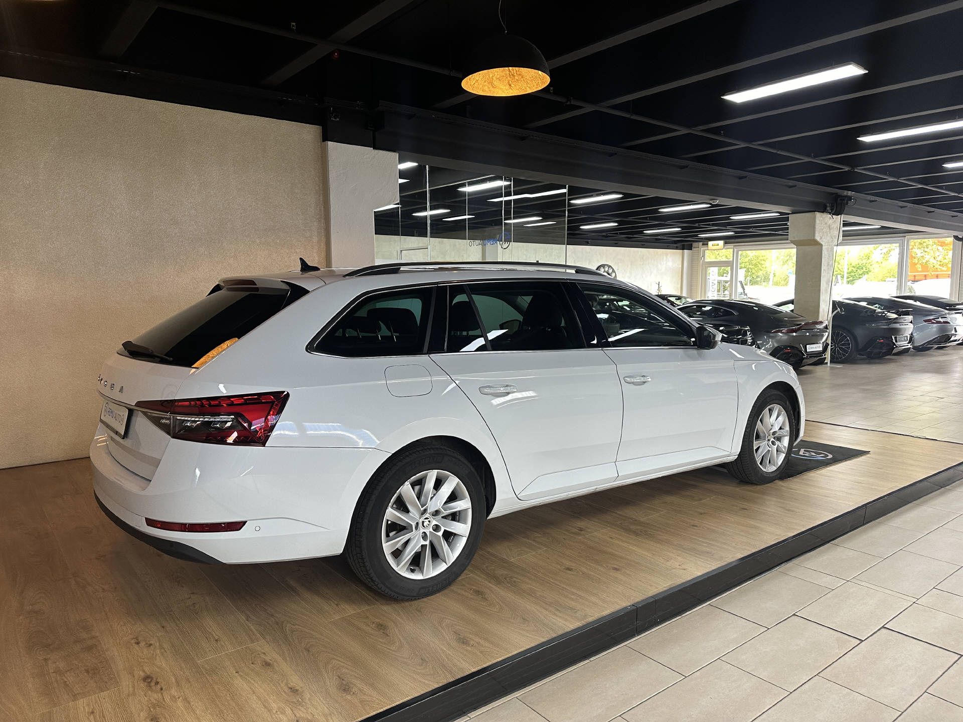 SKODA Superb 1.5 TSI Style DSG-image-4
