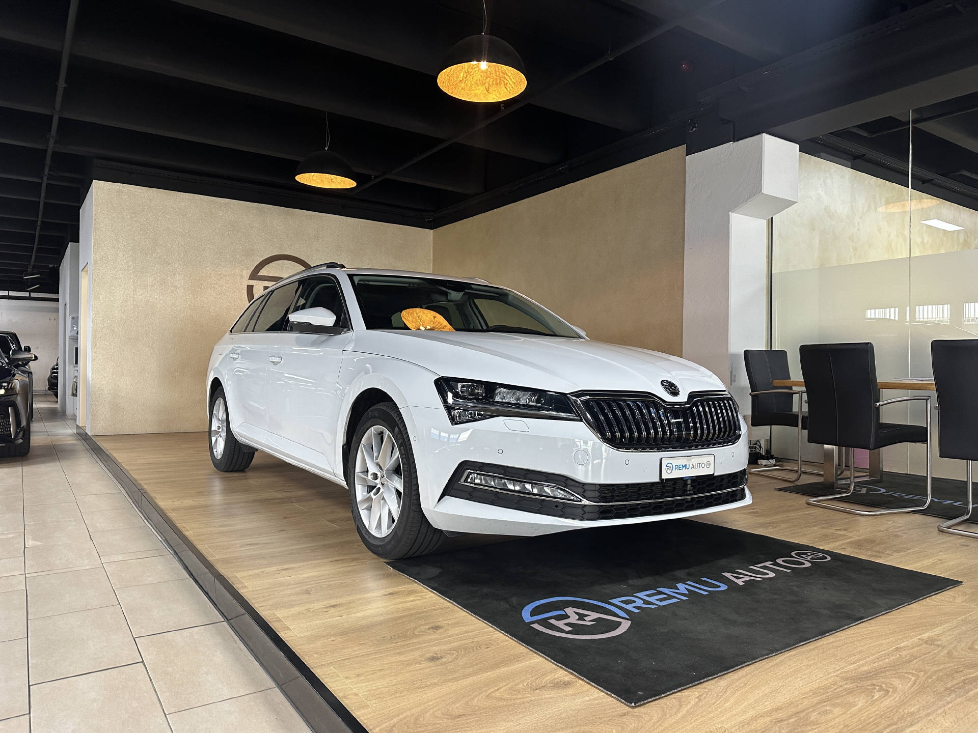 SKODA Superb 1.5 TSI Style DSG-image-1