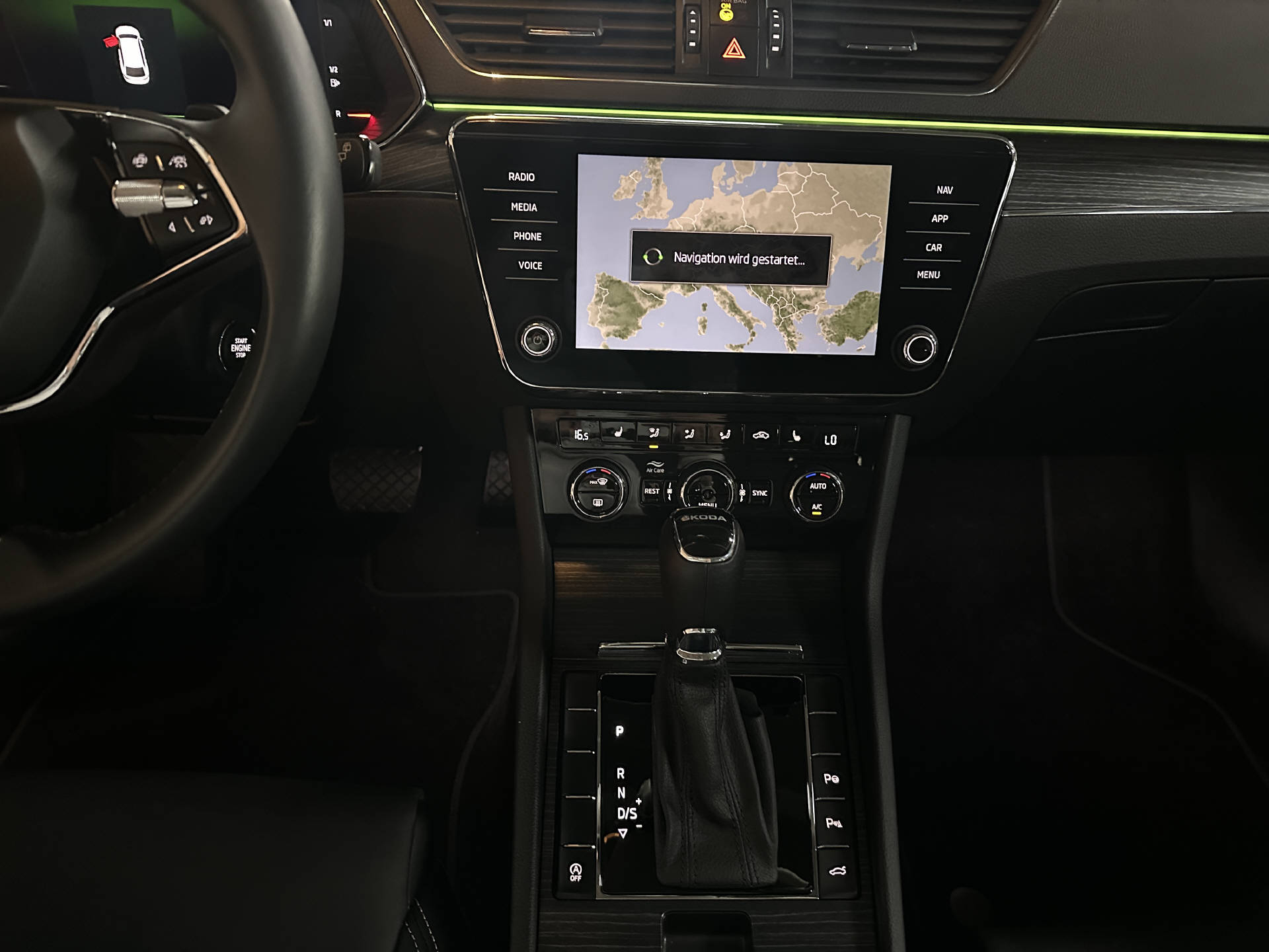 SKODA Superb 1.5 TSI Style DSG-image-15