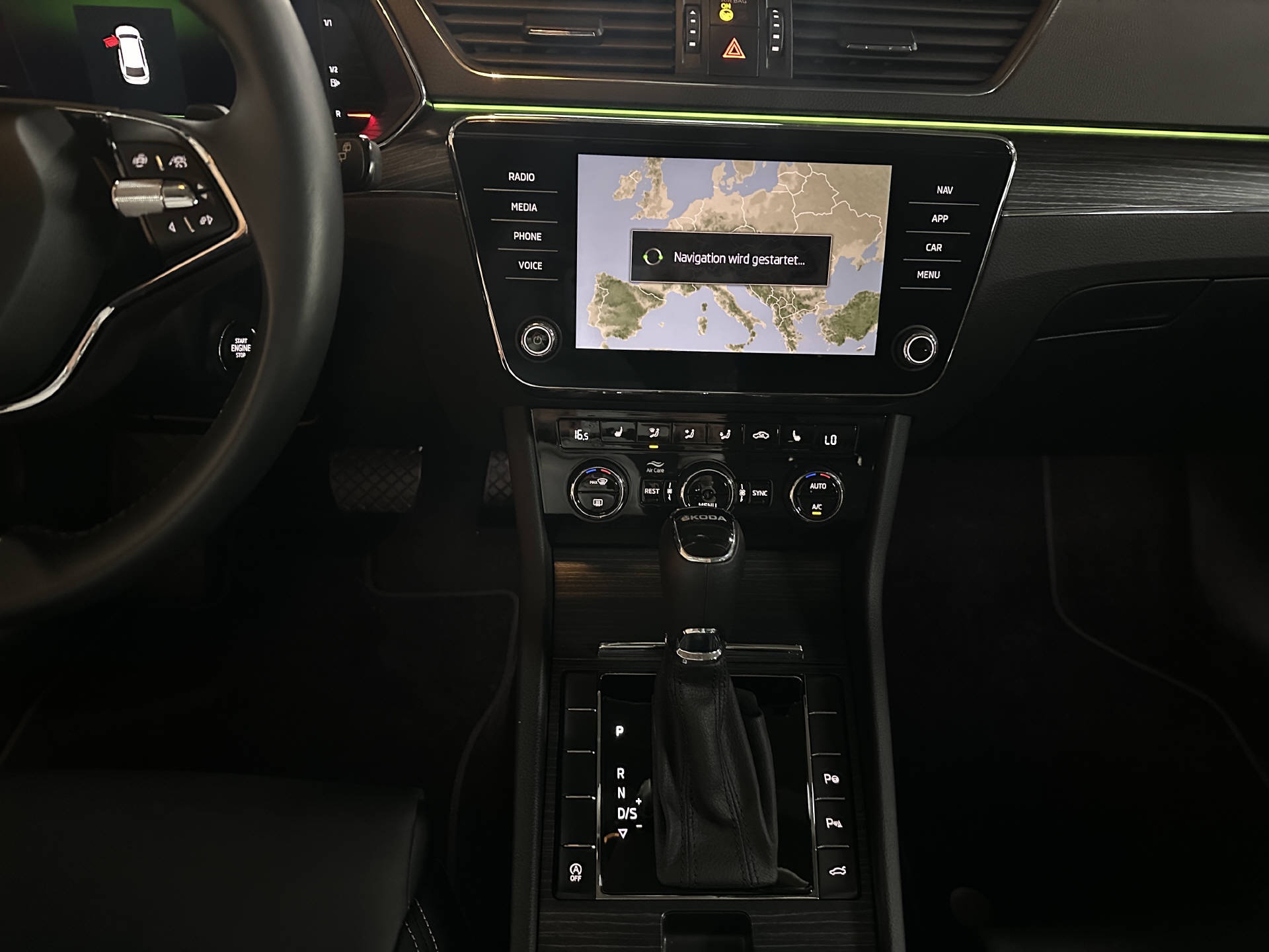 SKODA Superb 1.5 TSI Style DSG-image-15
