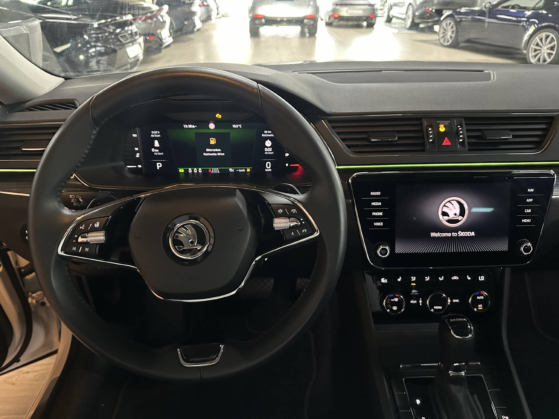 SKODA Superb 1.5 TSI Style DSG-image-14