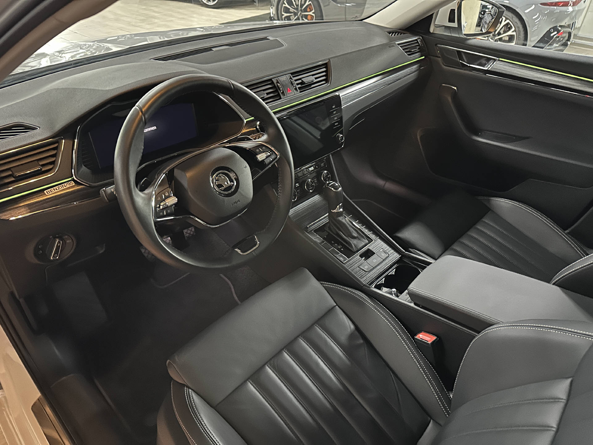 SKODA Superb 1.5 TSI Style DSG-image-10