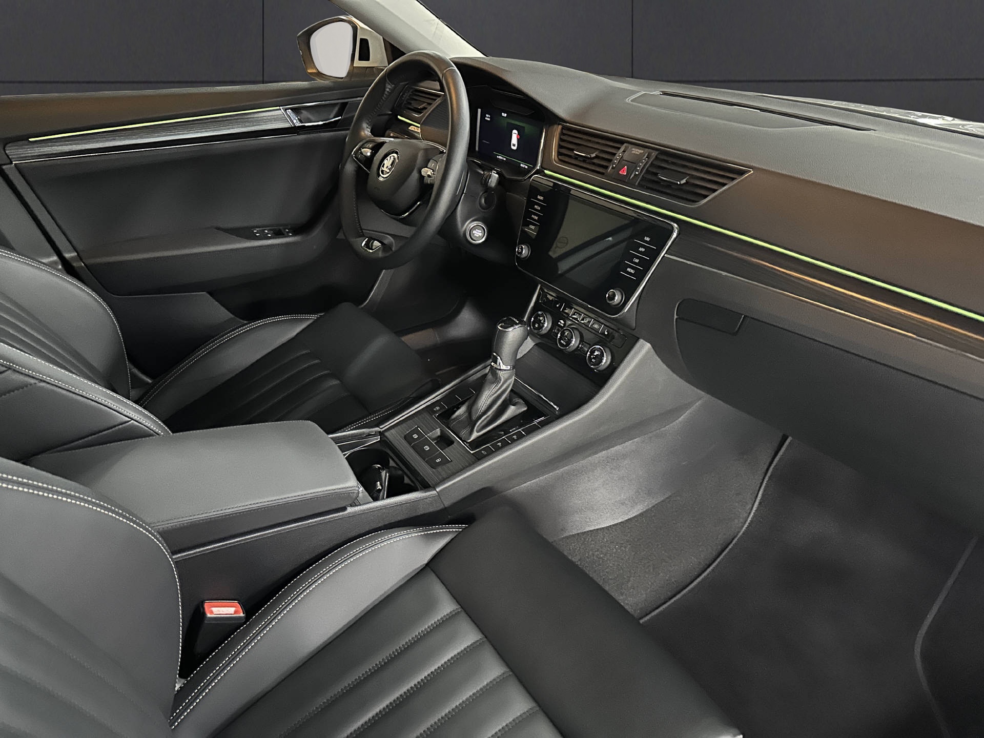 SKODA Superb 1.5 TSI Style DSG-image-12