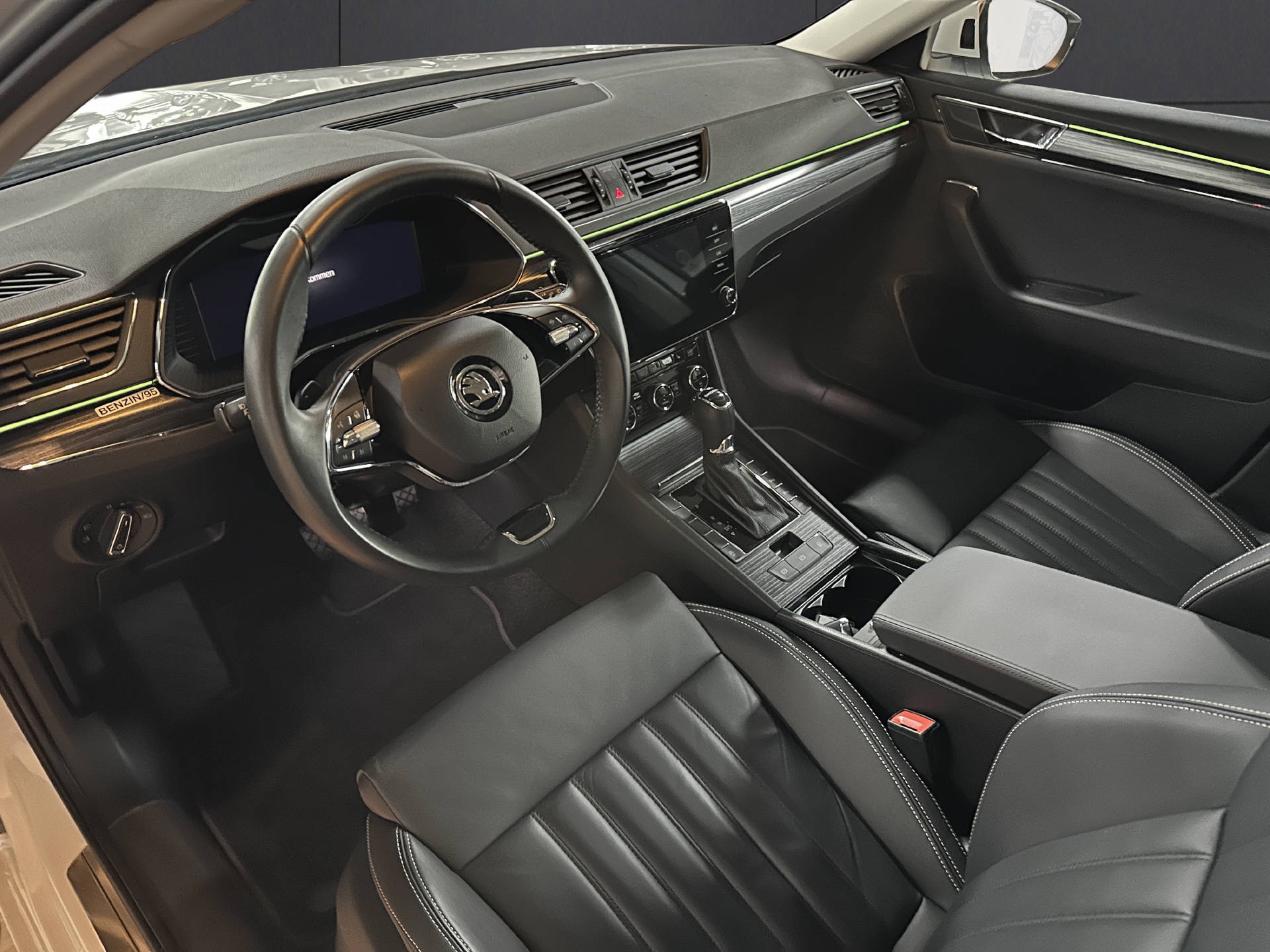 SKODA Superb 1.5 TSI Style DSG-image-10