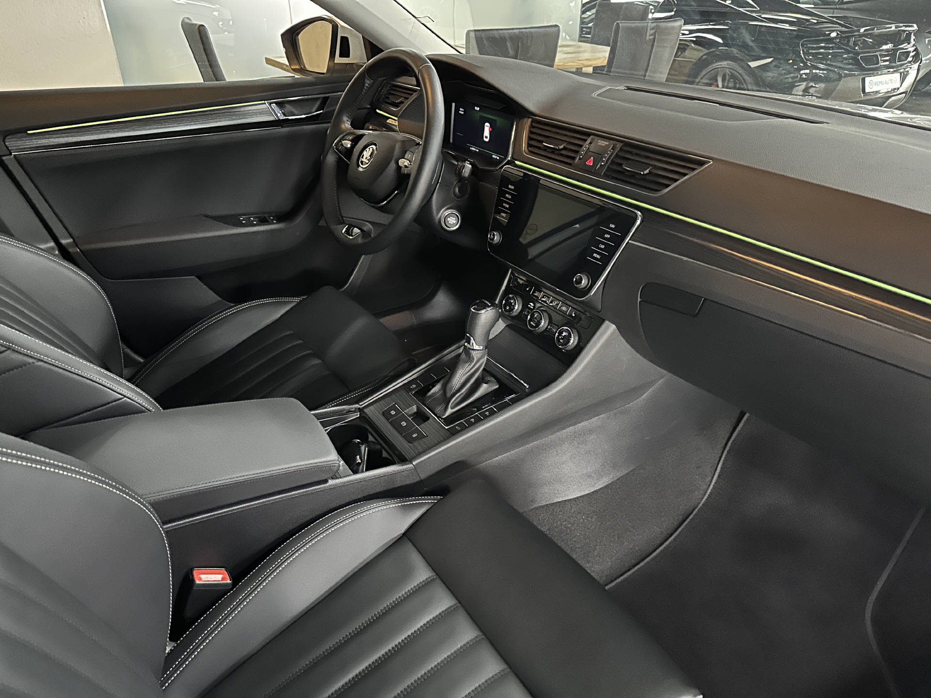 SKODA Superb 1.5 TSI Style DSG-image-12