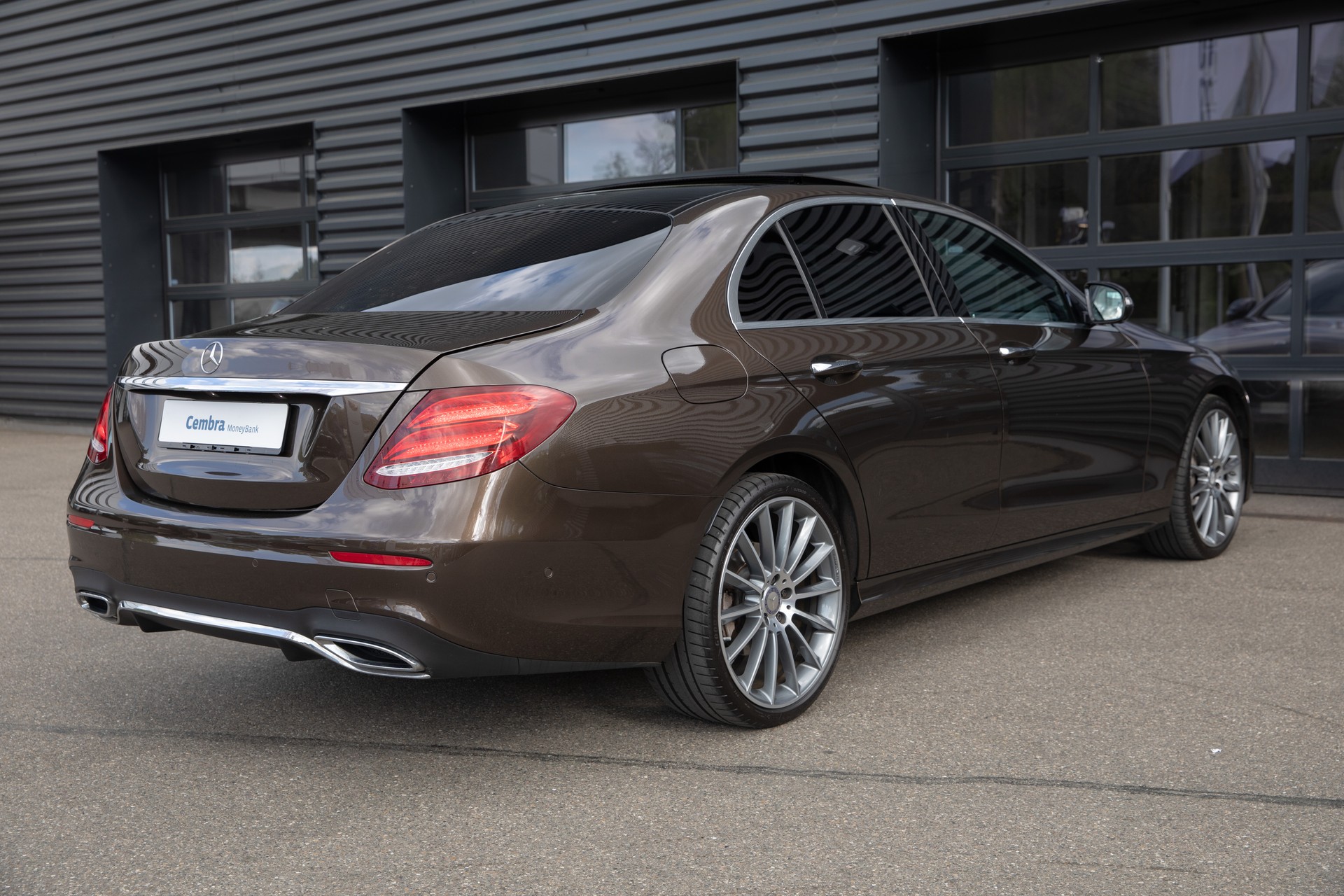 MERCEDES-BENZ E 220 d AMG Line 9G-Tronic-image-3