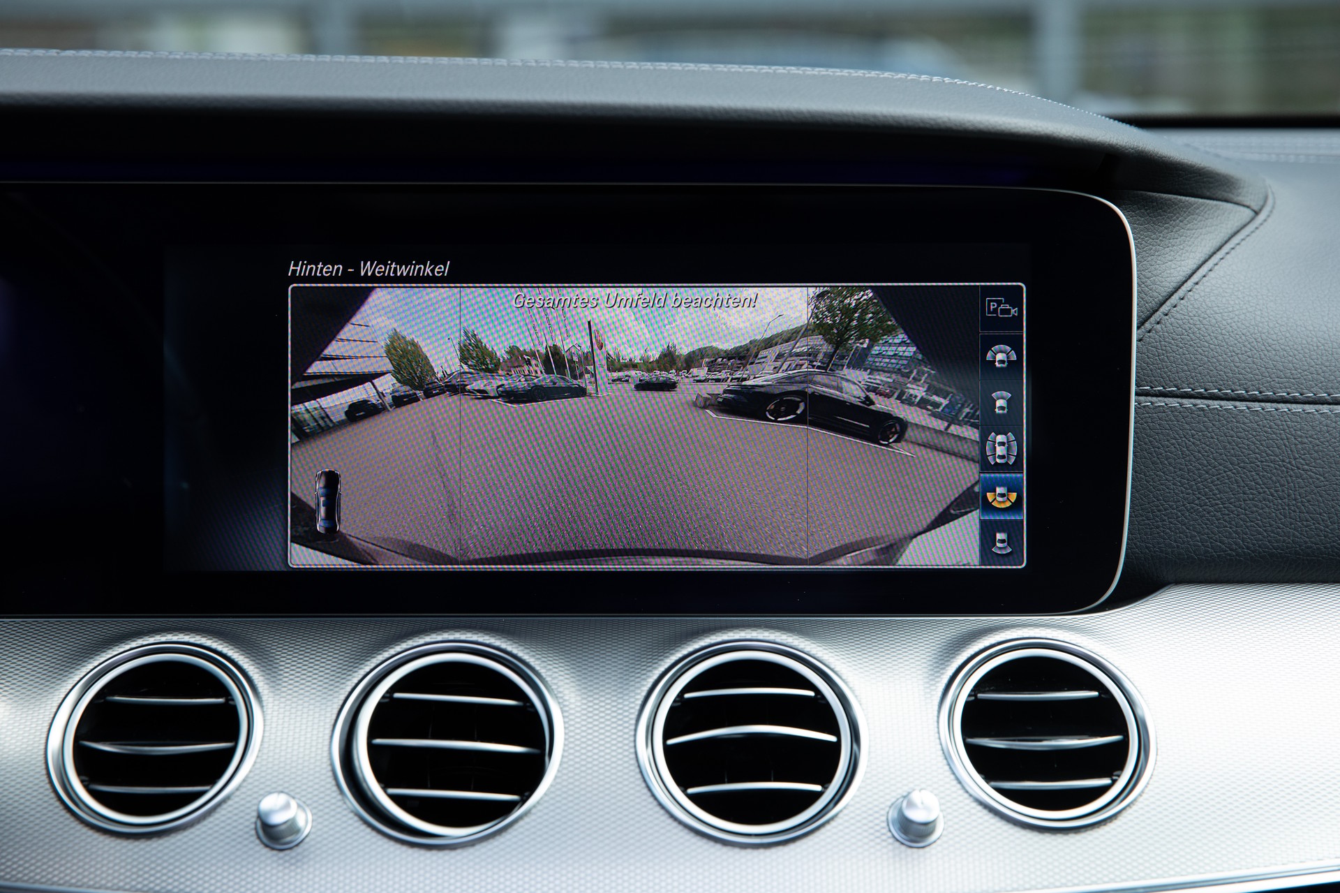 MERCEDES-BENZ E 220 d AMG Line 9G-Tronic-image-12