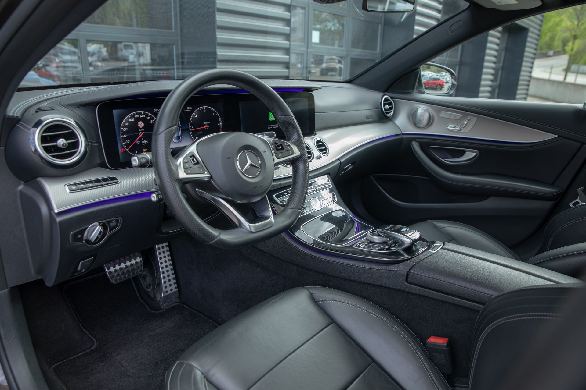 MERCEDES-BENZ E 220 d AMG Line 9G-Tronic-image-6