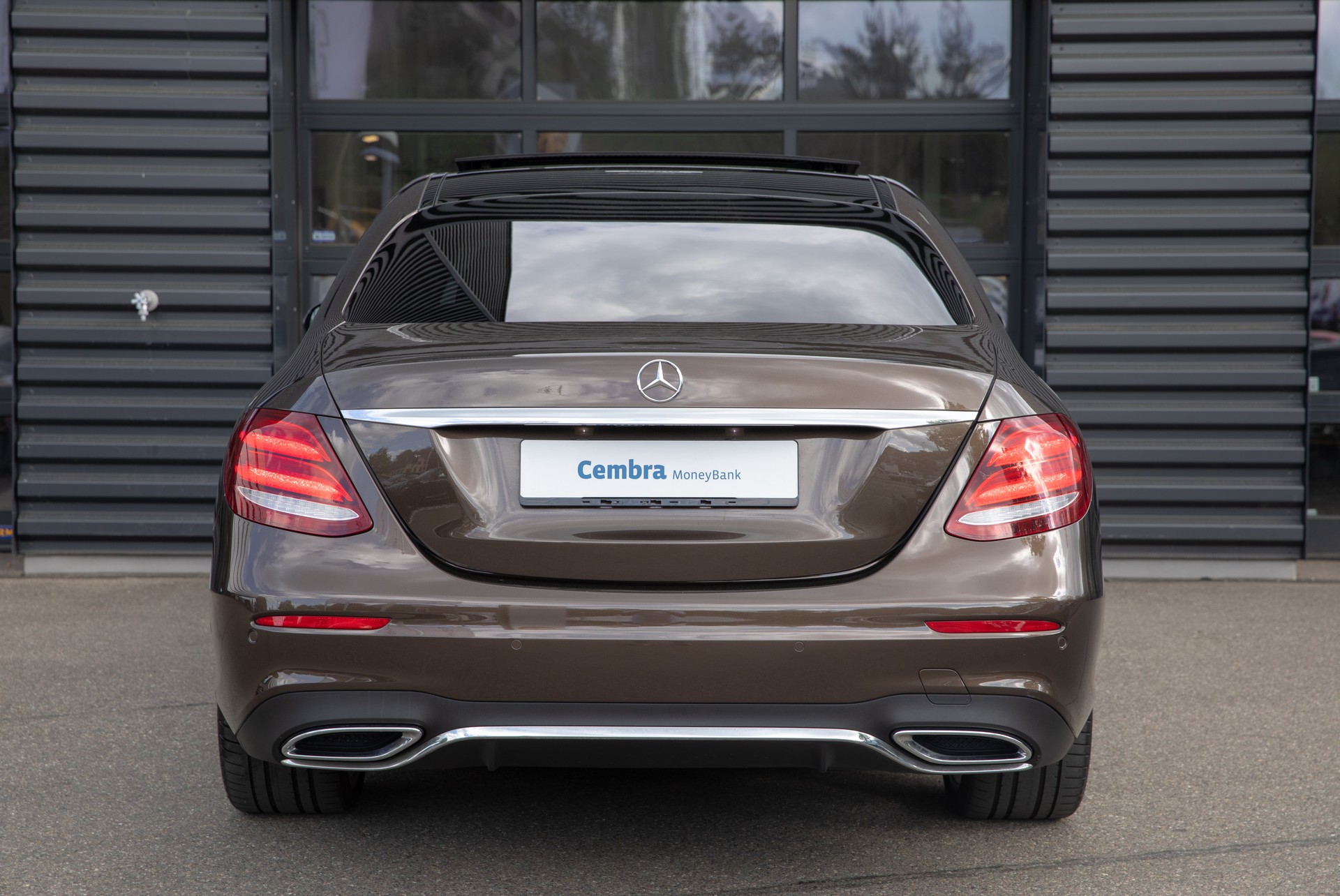 MERCEDES-BENZ E 220 d AMG Line 9G-Tronic-image-4