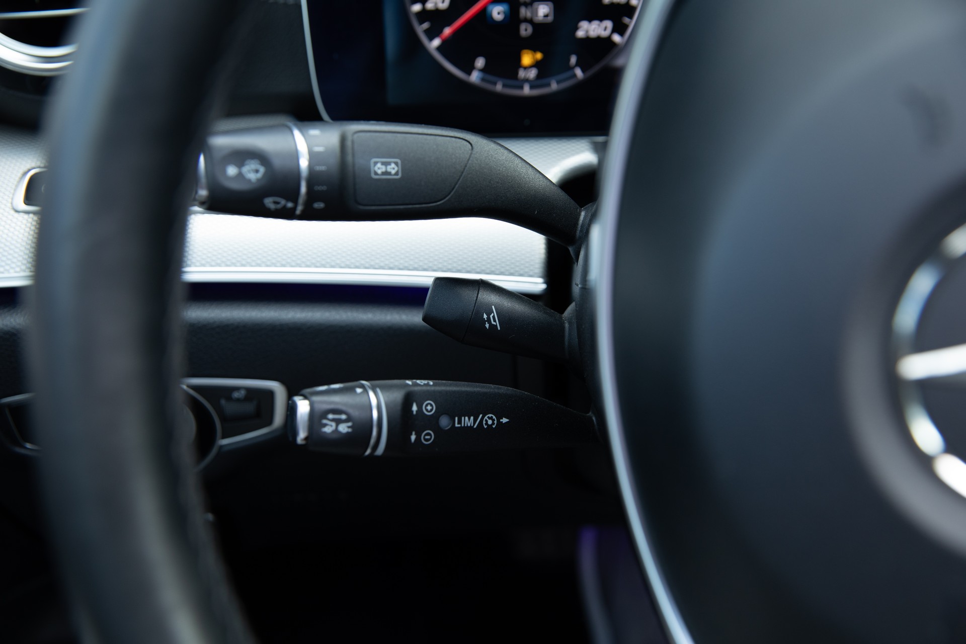 MERCEDES-BENZ E 220 d AMG Line 9G-Tronic-image-11