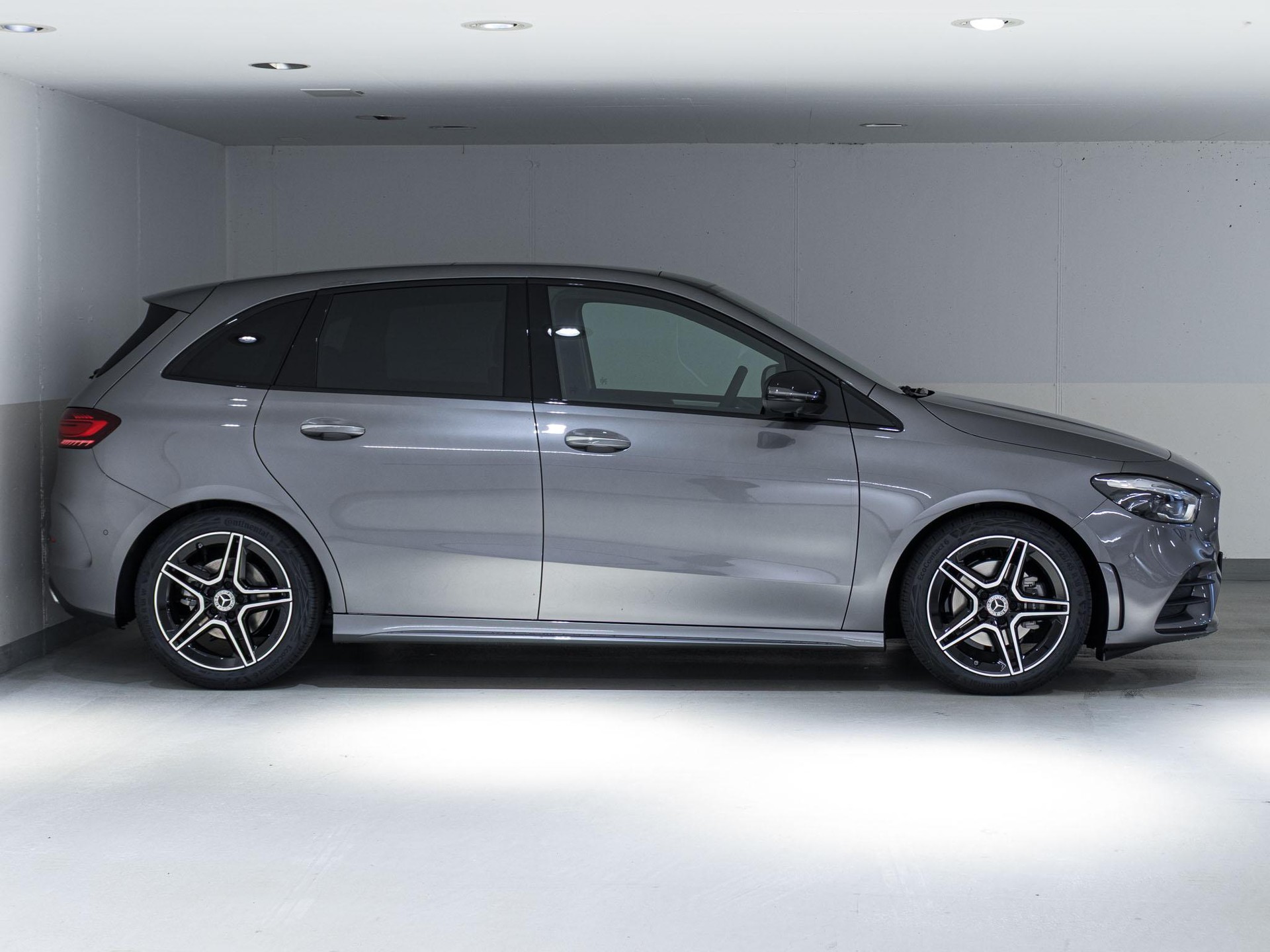 MERCEDES-BENZ B 200-image-1