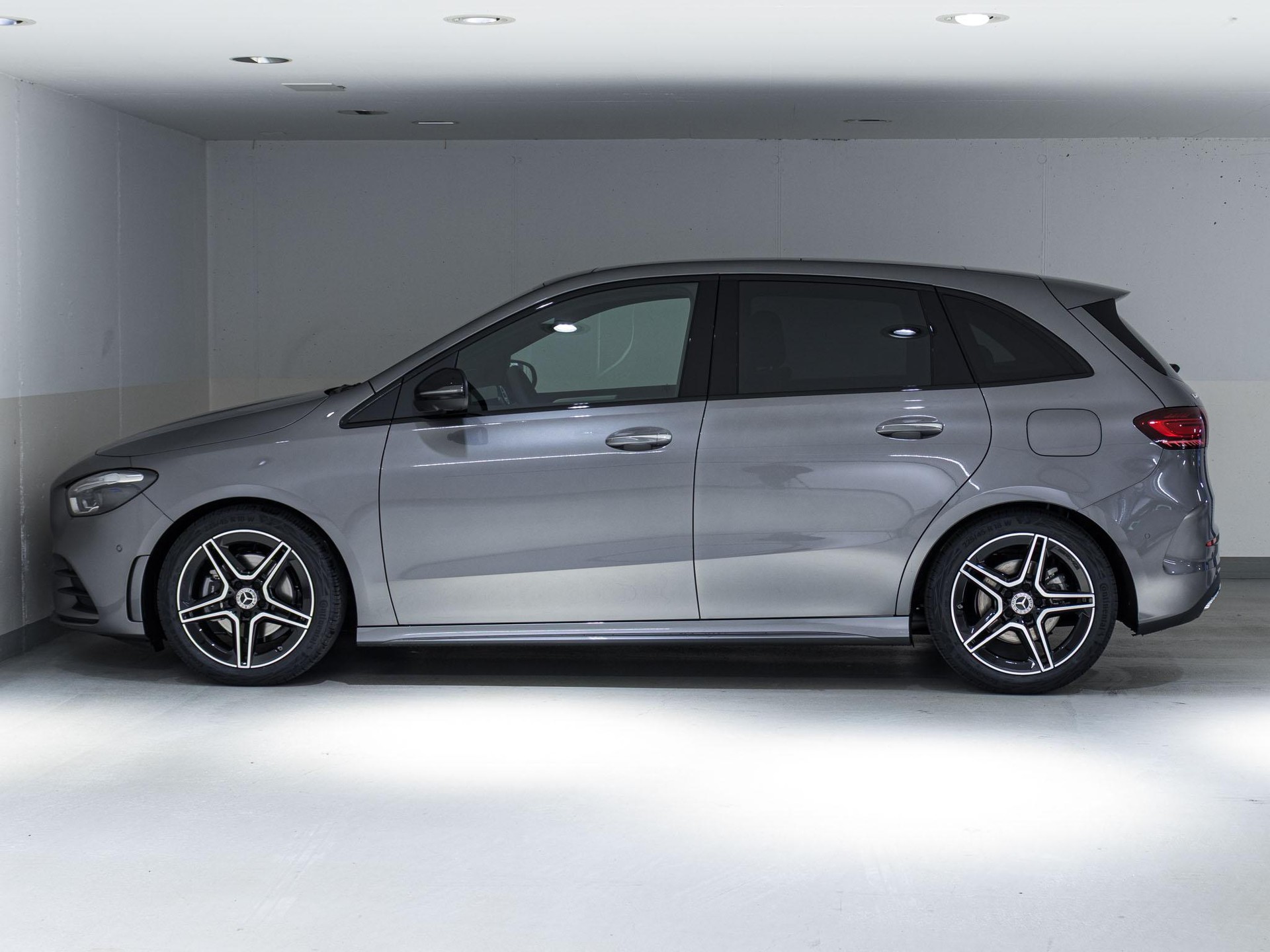 MERCEDES-BENZ B 200-image-4