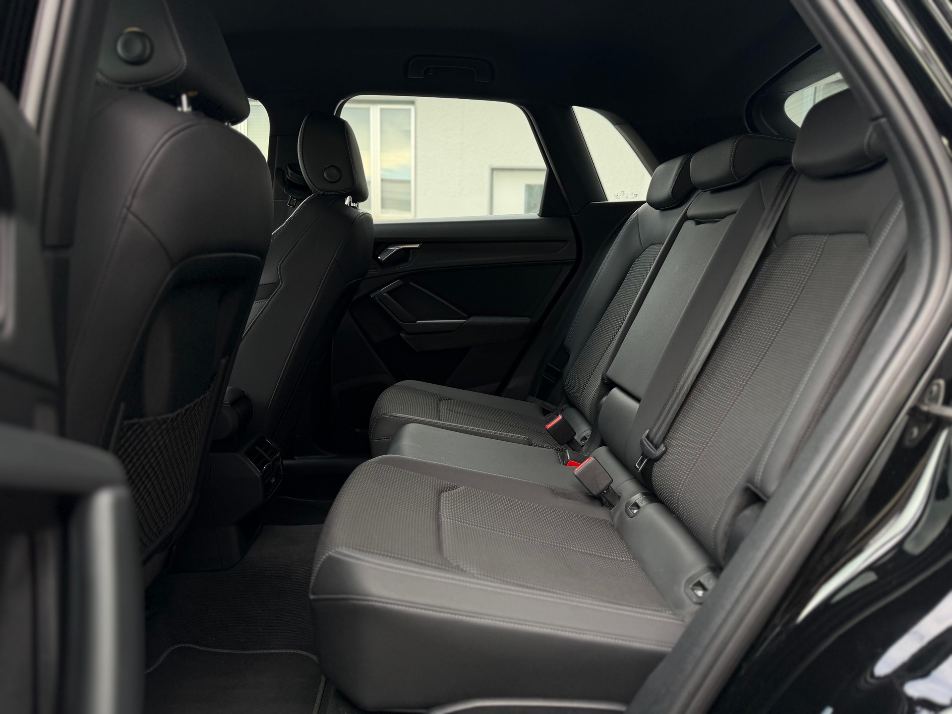 AUDI Q3 40 TFSI advanced quattro S-tronic-image-10