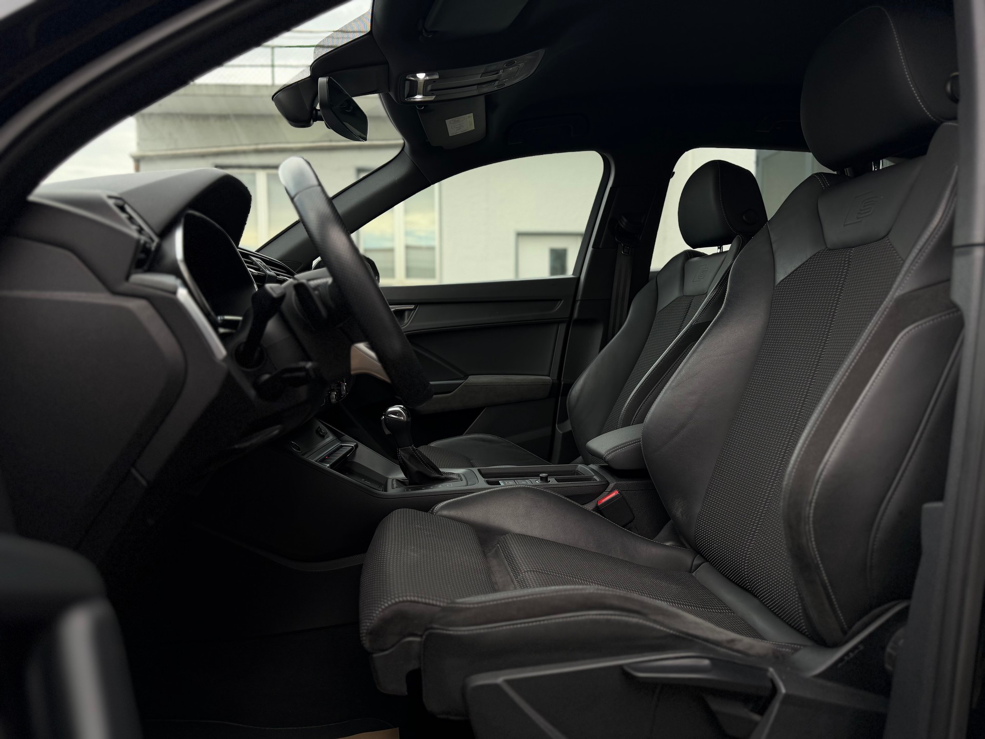 AUDI Q3 40 TFSI advanced quattro S-tronic-image-9