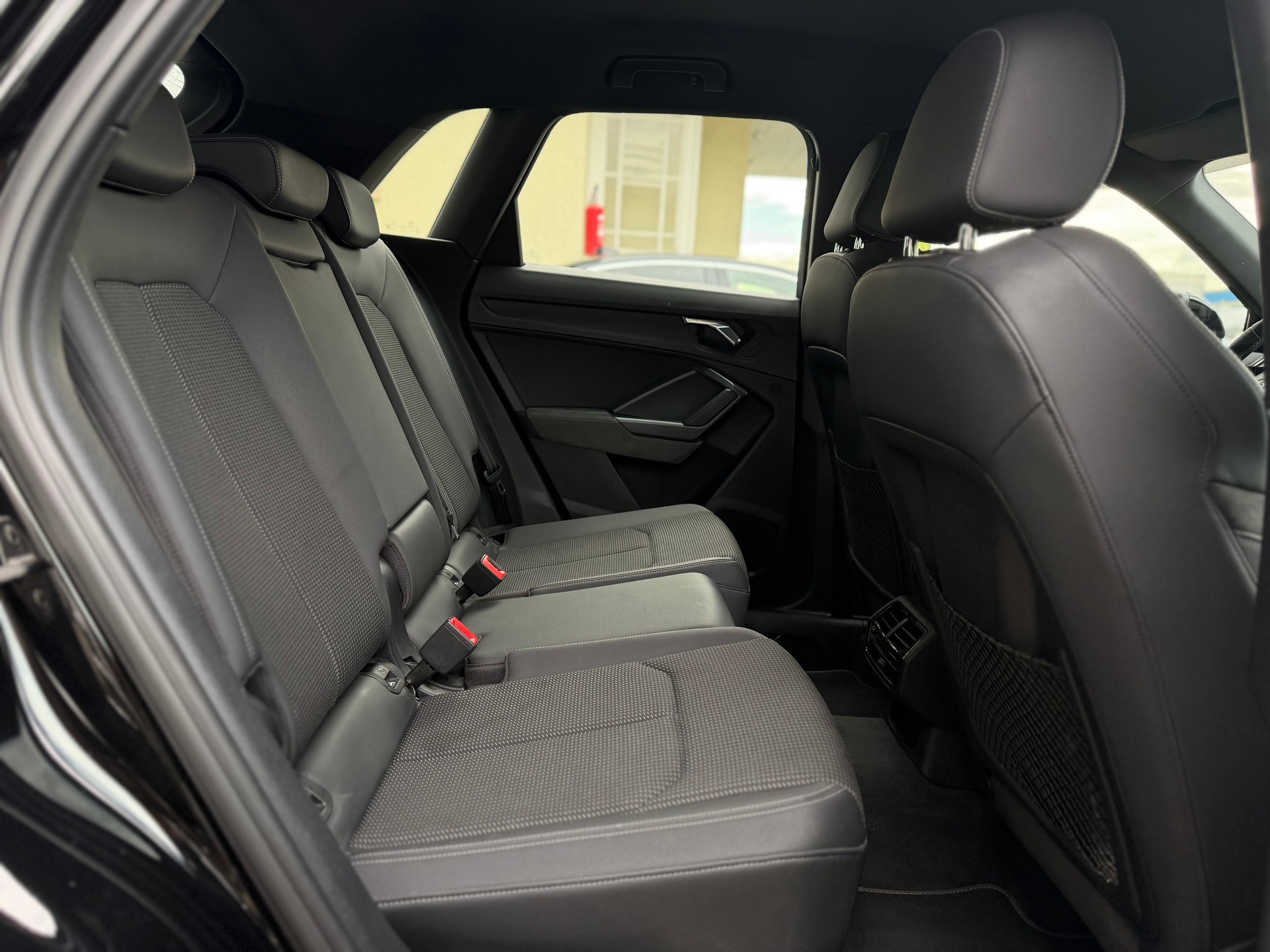 AUDI Q3 40 TFSI advanced quattro S-tronic-image-12