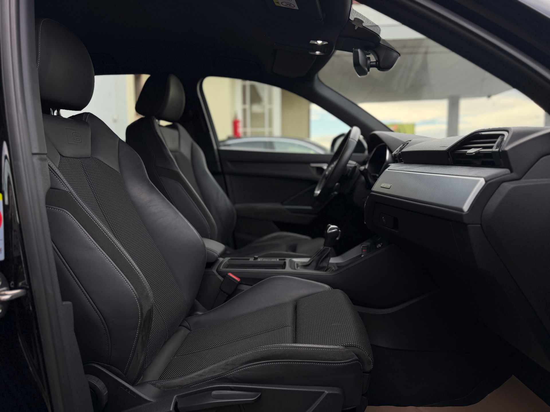 AUDI Q3 40 TFSI advanced quattro S-tronic-image-13