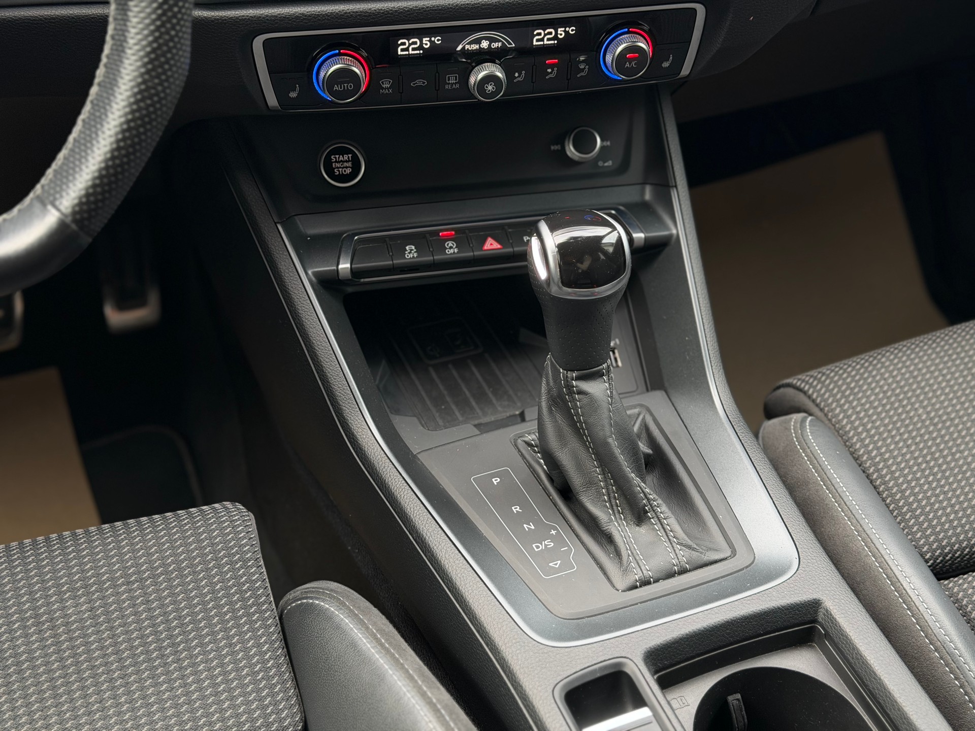 AUDI Q3 40 TFSI advanced quattro S-tronic-image-15