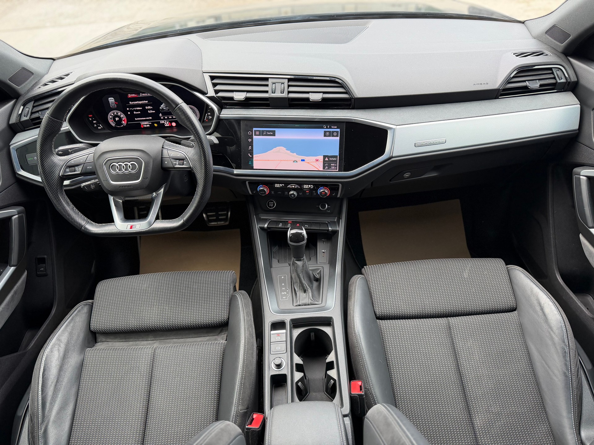 AUDI Q3 40 TFSI advanced quattro S-tronic-image-11