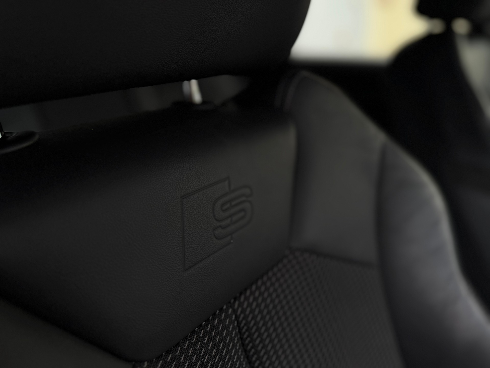 AUDI Q3 40 TFSI advanced quattro S-tronic-image-23