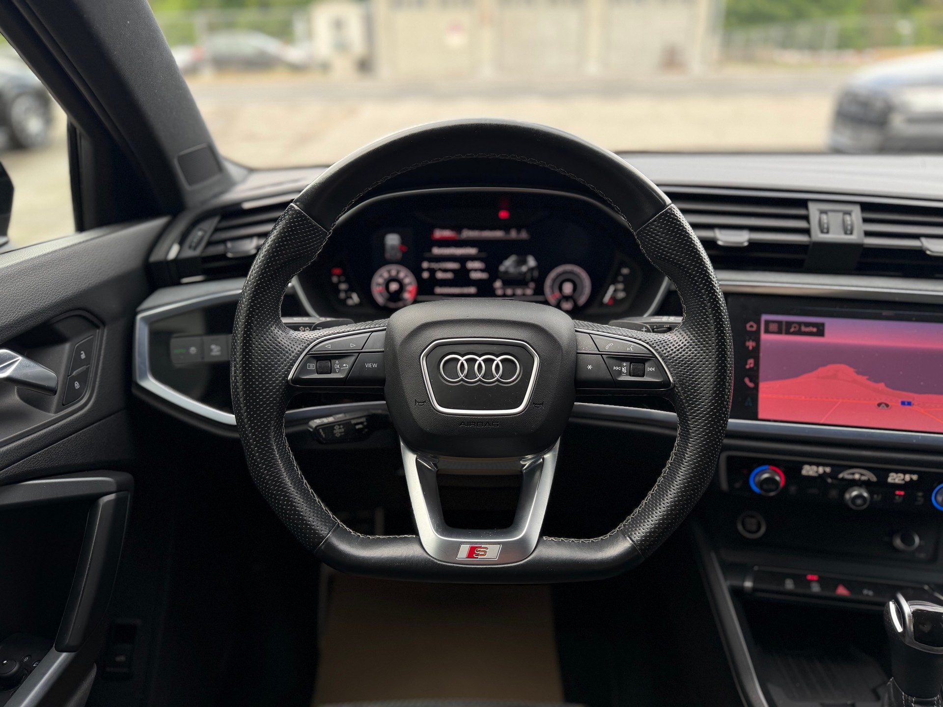 AUDI Q3 40 TFSI advanced quattro S-tronic-image-14