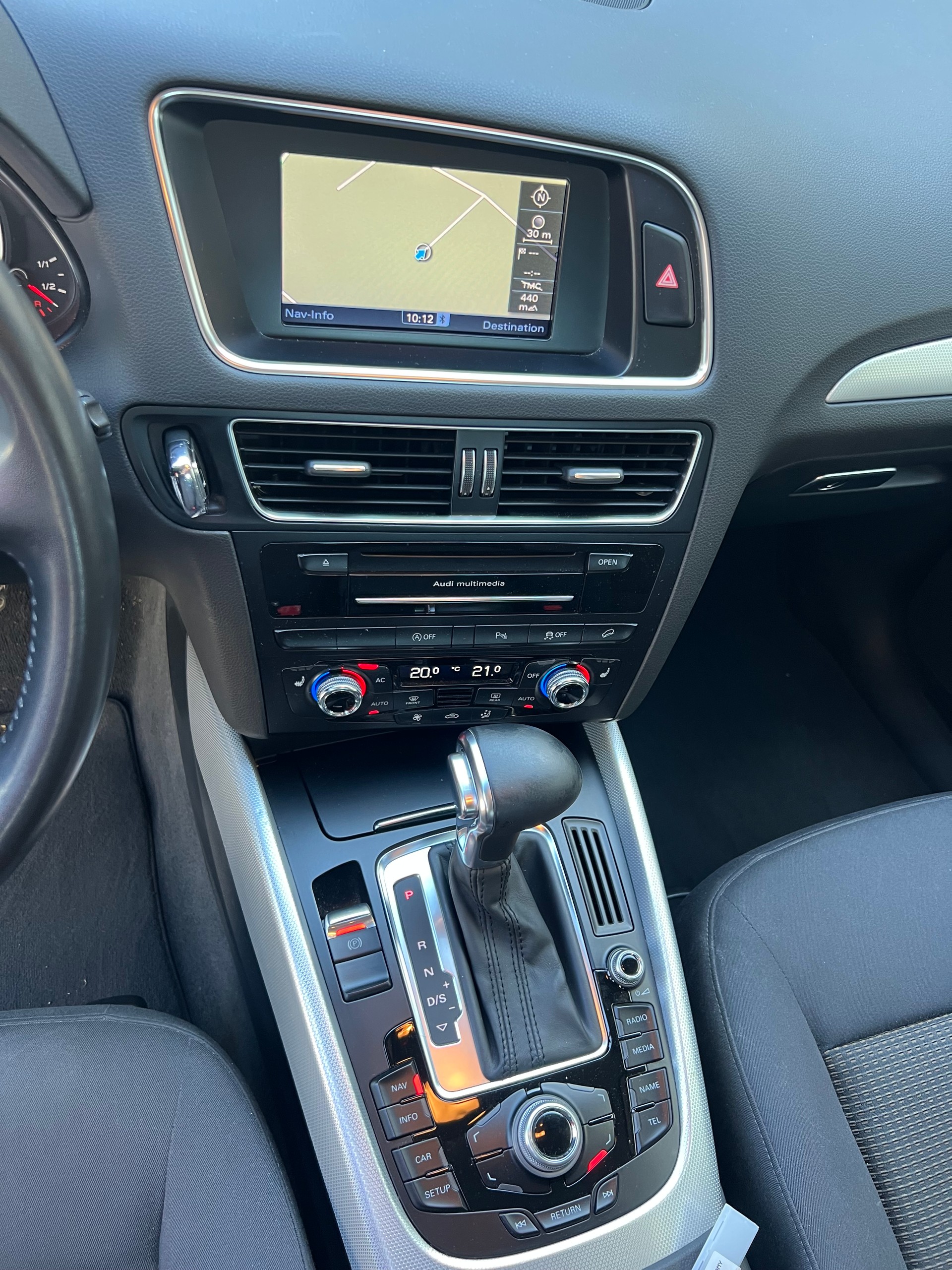 AUDI Q5 2.0 TDI quattro S-tronic-image-11