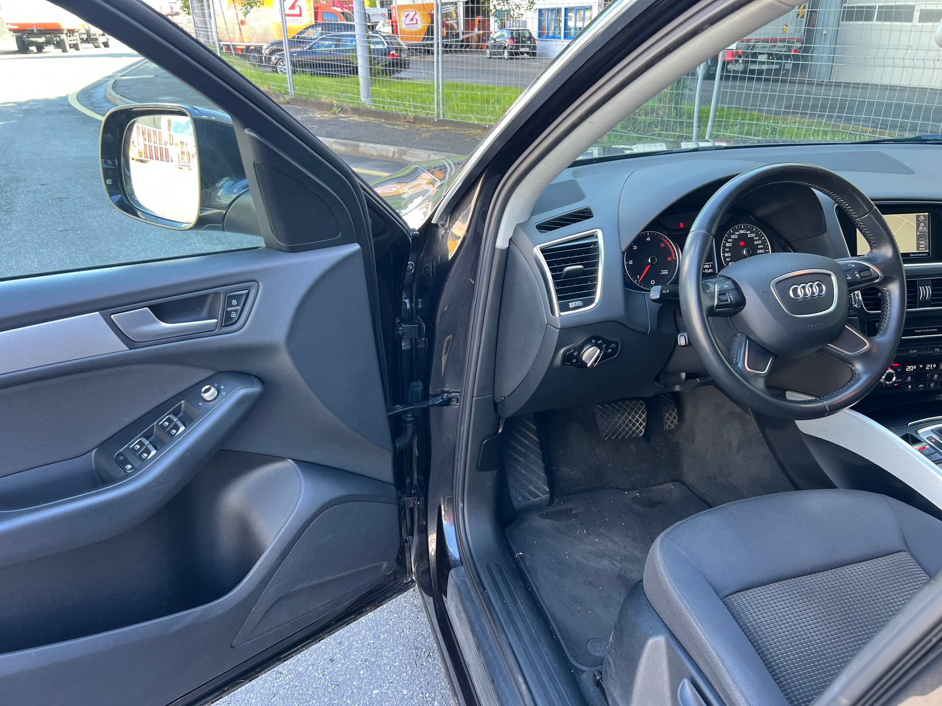 AUDI Q5 2.0 TDI quattro S-tronic-image-8