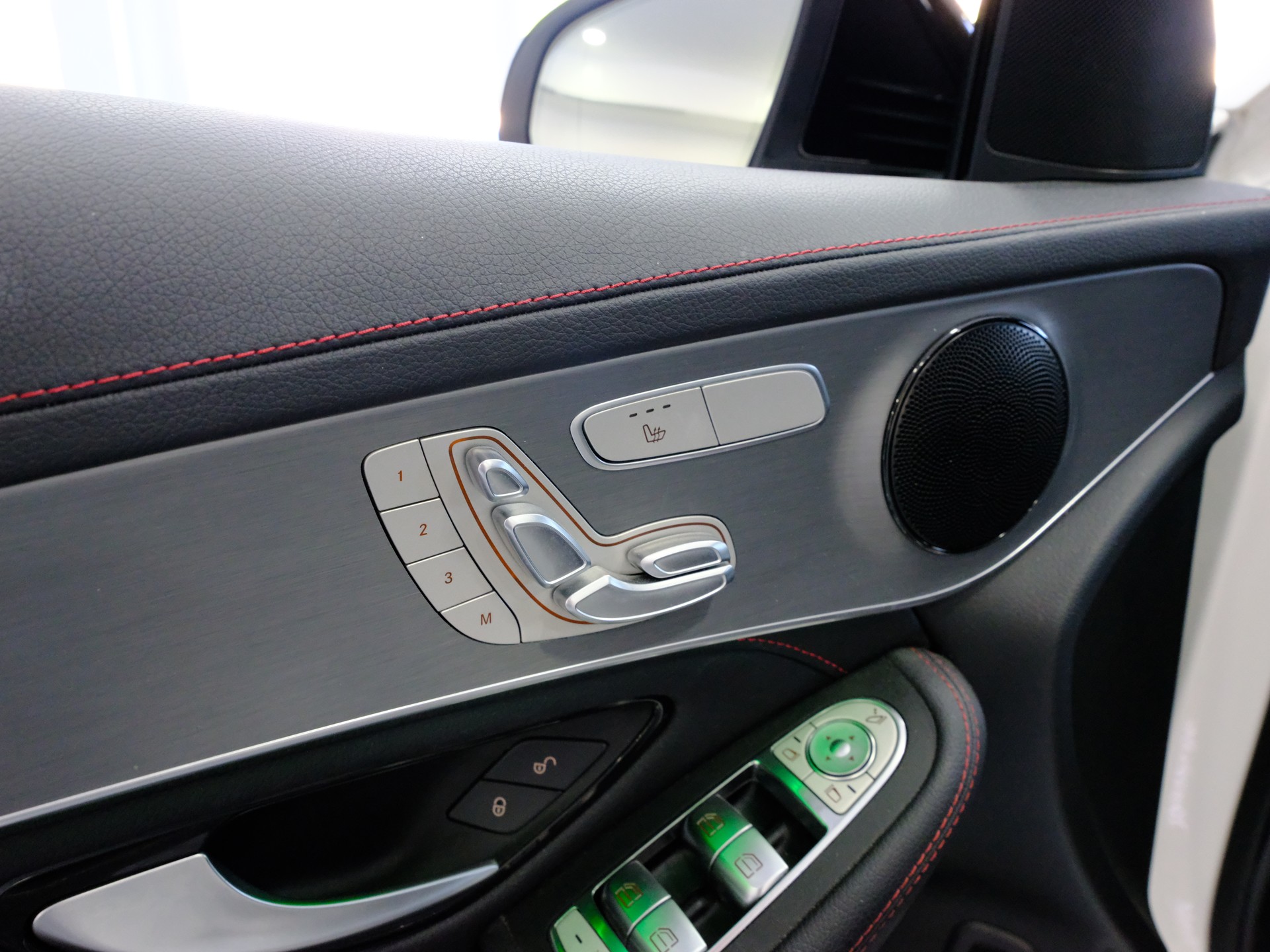 MERCEDES-BENZ GLC 220 d AMG Line 4Matic 9G-Tronic-image-10
