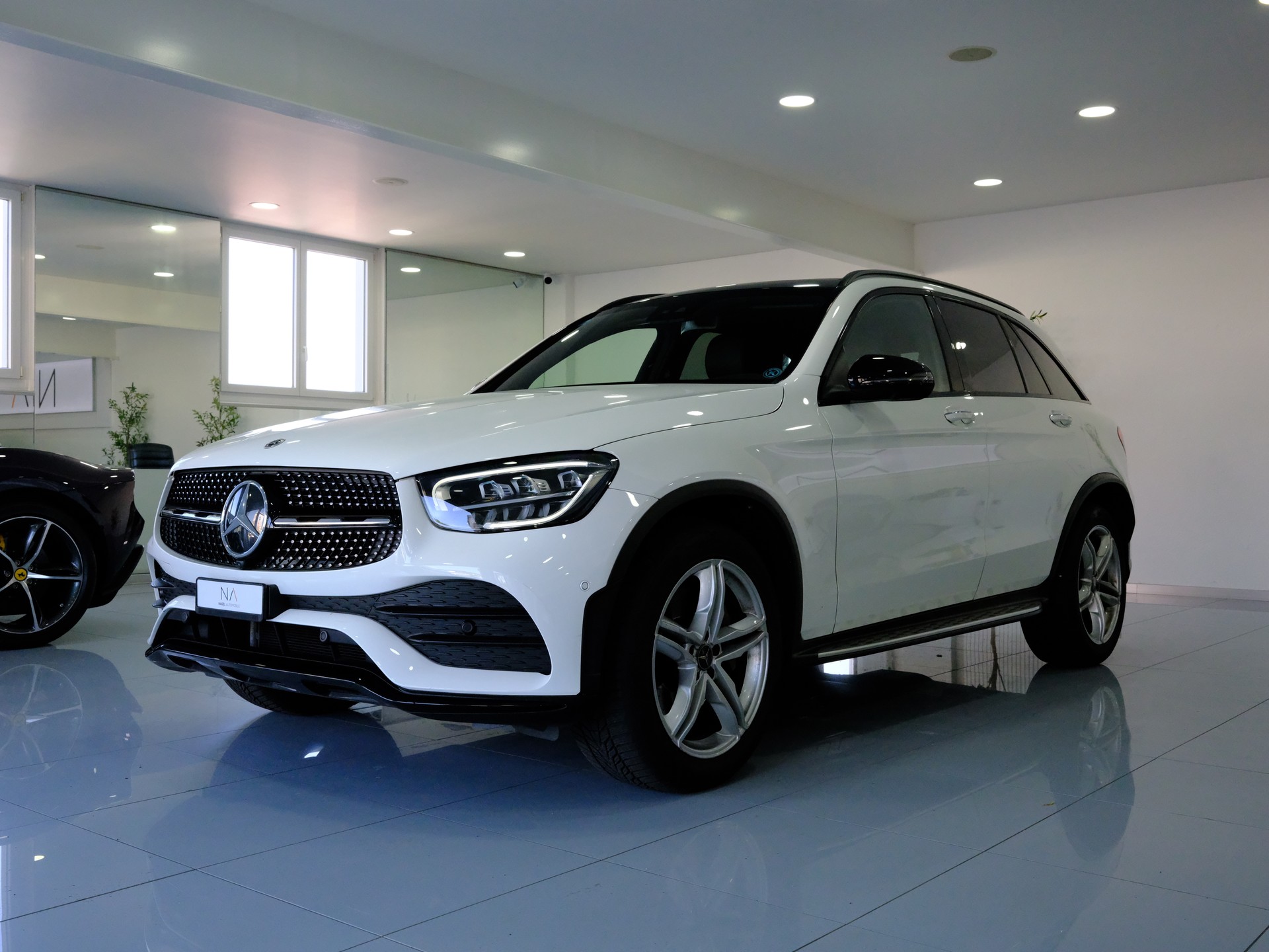 MERCEDES-BENZ GLC 220 d AMG Line 4Matic 9G-Tronic-showroom-element-3